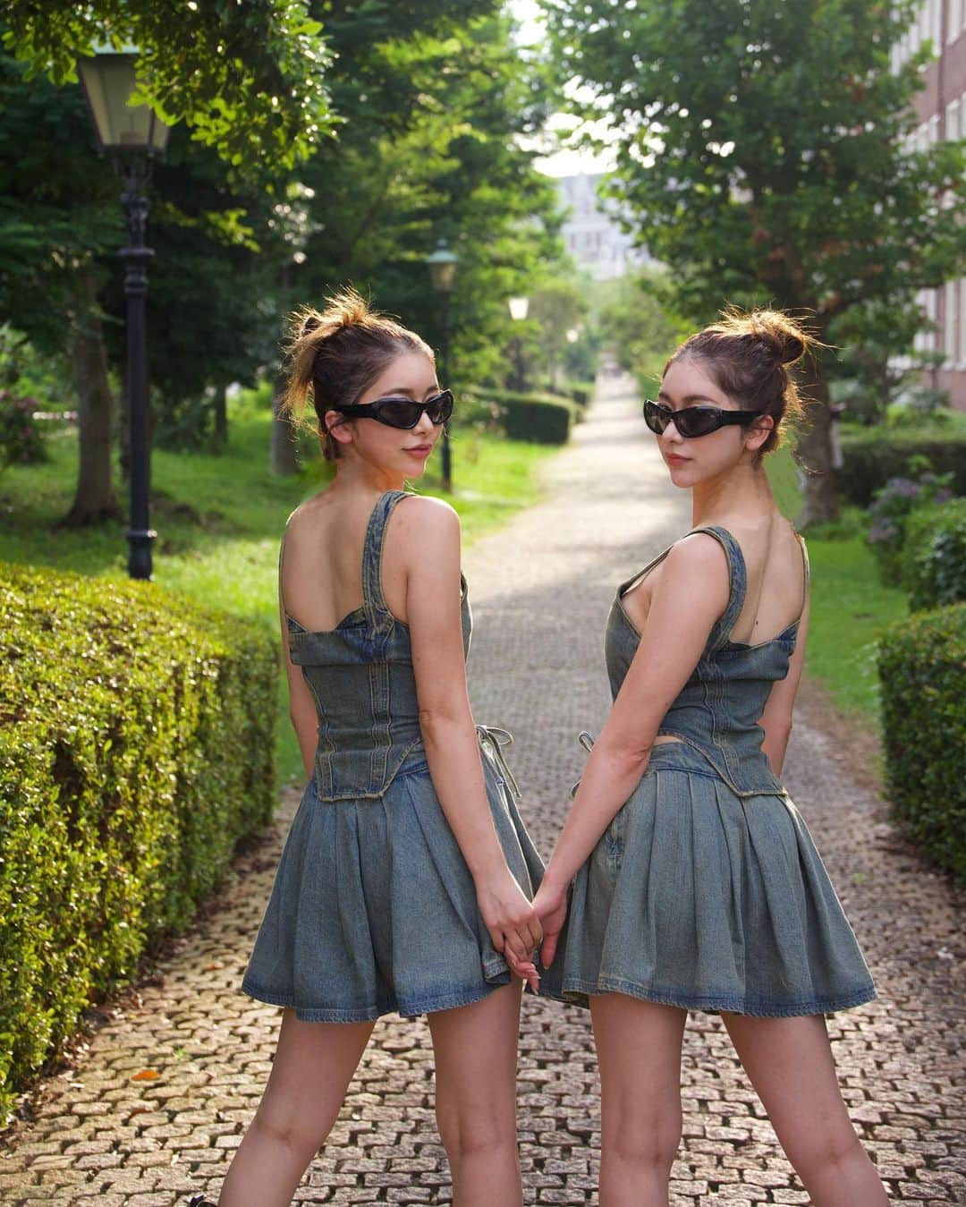 twinsりなりかさんのインスタグラム写真 - (twinsりなりかInstagram)「Huis Ten Bosch- strolling through the European town and breathing in the Summer smell🎪  長崎のハウステンボスへ ヨーロッパに来た気分になれた☺️  #huistenbosch #nagasaki #長崎 #長崎観光」7月3日 15時56分 - rinarika__