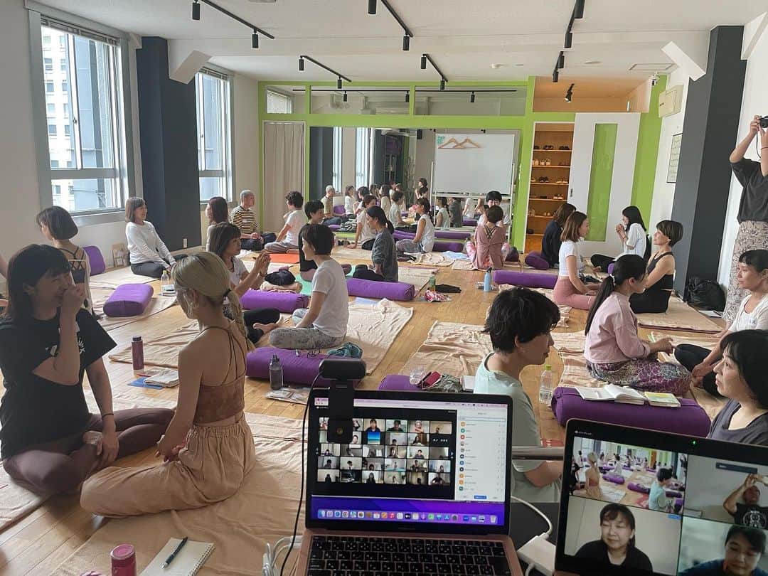 Ken Harakumaさんのインスタグラム写真 - (Ken HarakumaInstagram)「ケンハラクマのアシュタンガヨガ基礎講座&瞑想集中講座  @yoga_academy_osaka  ご参加いただいた皆さん、スタッフの皆さんありがとうございました❣️ @yoga.generation  @mikizoyogageneration  @international_yoga_center  #アシュタンガヨガ  #瞑想  #マインドフルネス #ヨガ  #ケンハラクマ #ヨガジェネレーション」7月3日 16時09分 - kenharakuma