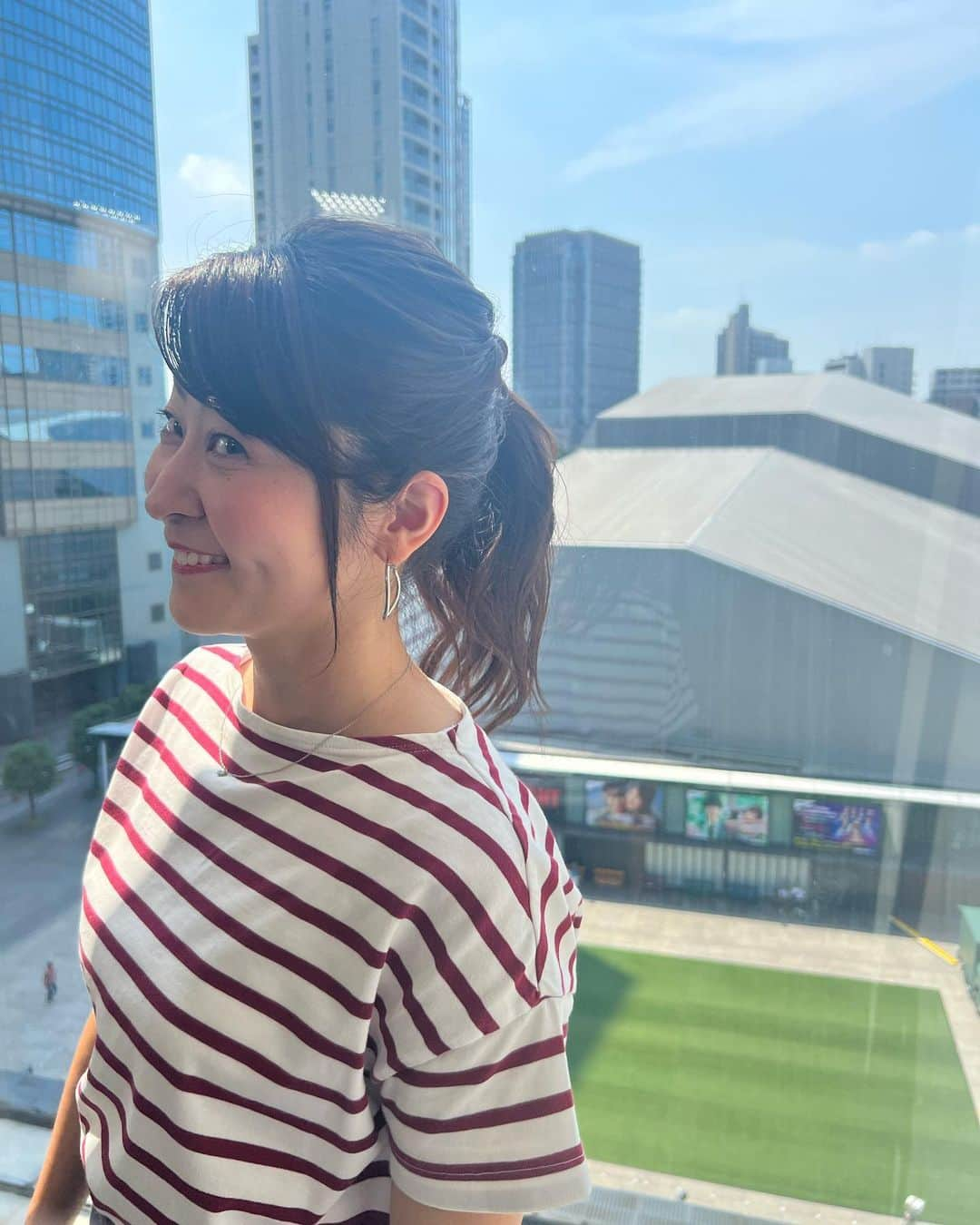 多胡安那さんのインスタグラム写真 - (多胡安那Instagram)「かわいい後輩予報士が、「めっちゃ夏っぽいですよー」って言いながらお写真を撮ってくれました。 日の当たり方が夏の午後っぽい一枚に。 ボーダー✖️ポニテ✖️午後の日差し＝夏 本当にお写真が上手な後輩ちゃんなんです。  #気象予報士 #夏の午後 #ポニーテールとボーダー #久しぶりに高さのあるポニーテールにしました #涼しくて良き #土井予報士ありがとう #まおカメラマン」7月3日 16時19分 - tagoanna