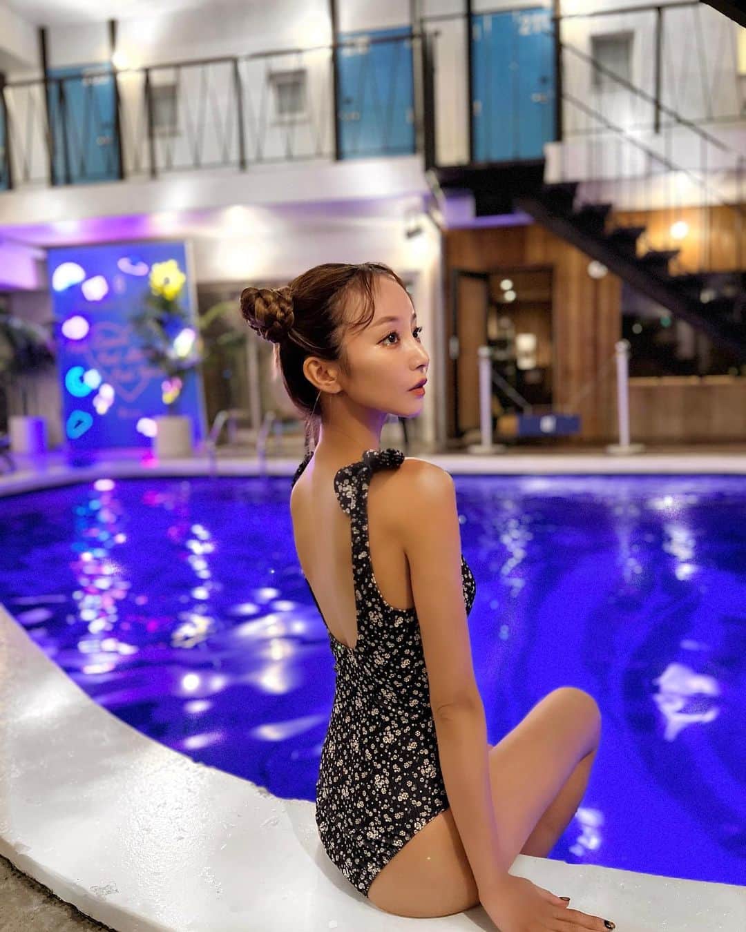 武田静加のインスタグラム：「⁡ ⁡ 心と身体の整いを求めに 8HOTEL CHIGASAKI へ🫧🧖‍♀️  @8hotel_chigasaki  ⁡ ⁡ ゆっくりする旅はサウナがメイン 🧖‍♀️→🚿→🏊‍♀️→外気浴 ずーーーっとゆっくり返して 朝7時に起きて、朝ごはんまでサウナ🧖‍♀️🫧 ⁡ ⁡ 噂の映えホテルでの癒されサウナ旅🧖‍♀️💕 ⁡ ⁡ ⁡ ⁡ ୨୧┈┈┈┈┈┈┈┈୨୧┈┈┈┈┈┈┈┈୨୧ ⁡ one-piece @marque_official  sandal @prada  bikini @jesuis_fab4_official  ⁡ ୨୧┈┈┈┈┈┈┈┈୨୧┈┈┈┈┈┈┈┈୨୧ ⁡ ⁡ ⁡ #サウナ#sauna#🧖‍♀️#プール#8HOTEL」