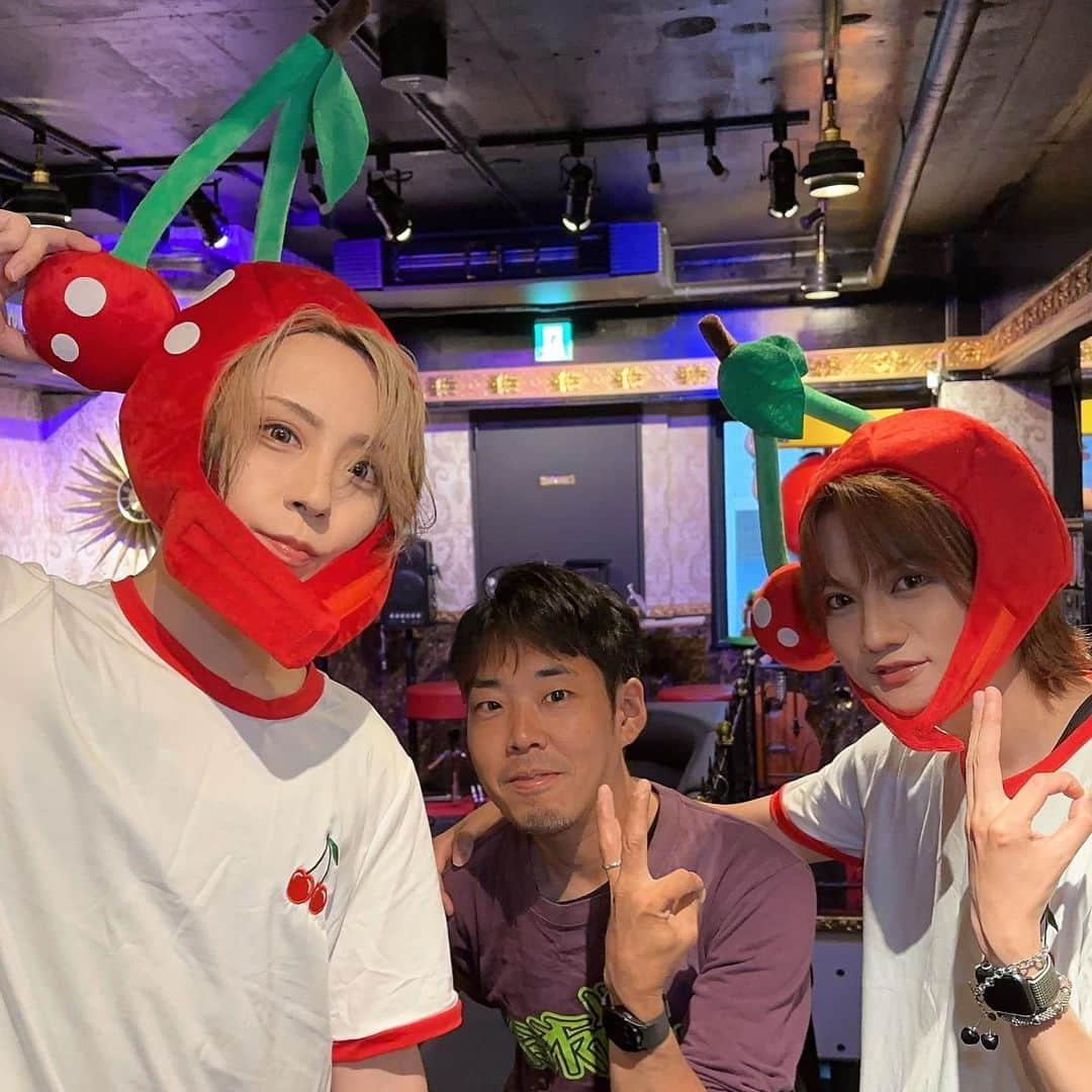 CHISA さんのインスタグラム写真 - (CHISA Instagram)「CHISA&Akiji.ディナーショーオフ会 6/22(木) Music Lounge Galaxy Tokyo の思い出 #さくらんぼ #ACME」7月3日 16時36分 - acme_chisa