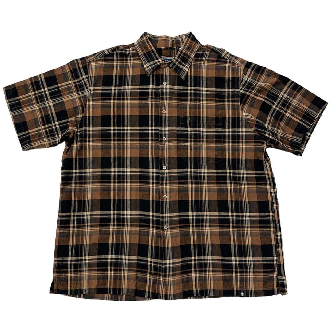 のインスタグラム：「S/Sリネンチェックシャツ ¥5400+tax(5940) . ブラウン系のチェックで落ち着いた色味がお洒落な半袖シャツ。 夏もサラッと着られる、嬉しいコットンリネン。 サイズもXLでいう事なしです。 .  WEB SHOPに入荷しております。 是非ご覧ください。 jammru.com  #お問い合わせはお電話で承ります #jammru #osaka  #fashion  #streetstyle  #streetfashion  #vtg  #vintage  #used  #usedclothing  #古着 #古着屋 #ファッション #70s #80s #90s」
