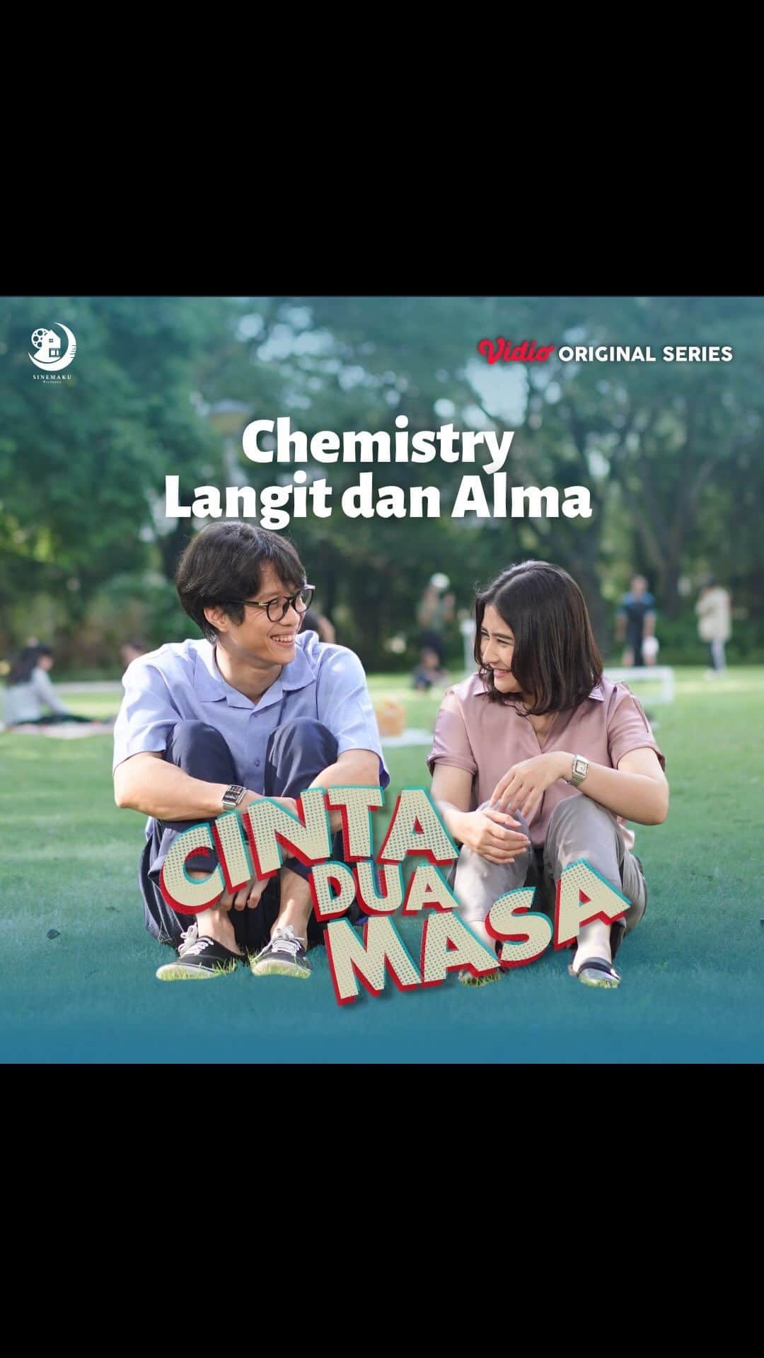 Prilly Latuconsinaのインスタグラム：「Yukk kita intip sedikit kedekatan Langit (@dikta) dan Alma (@prillylatuconsina96) di Behind The Scene Cinta Dua Masa yang akan tayang 14 Juli 2023 di Vidio!  #CintaDuaMasaSeries #SemuaAdaDiVidio #VidioOriginals #SinemakuPictures」
