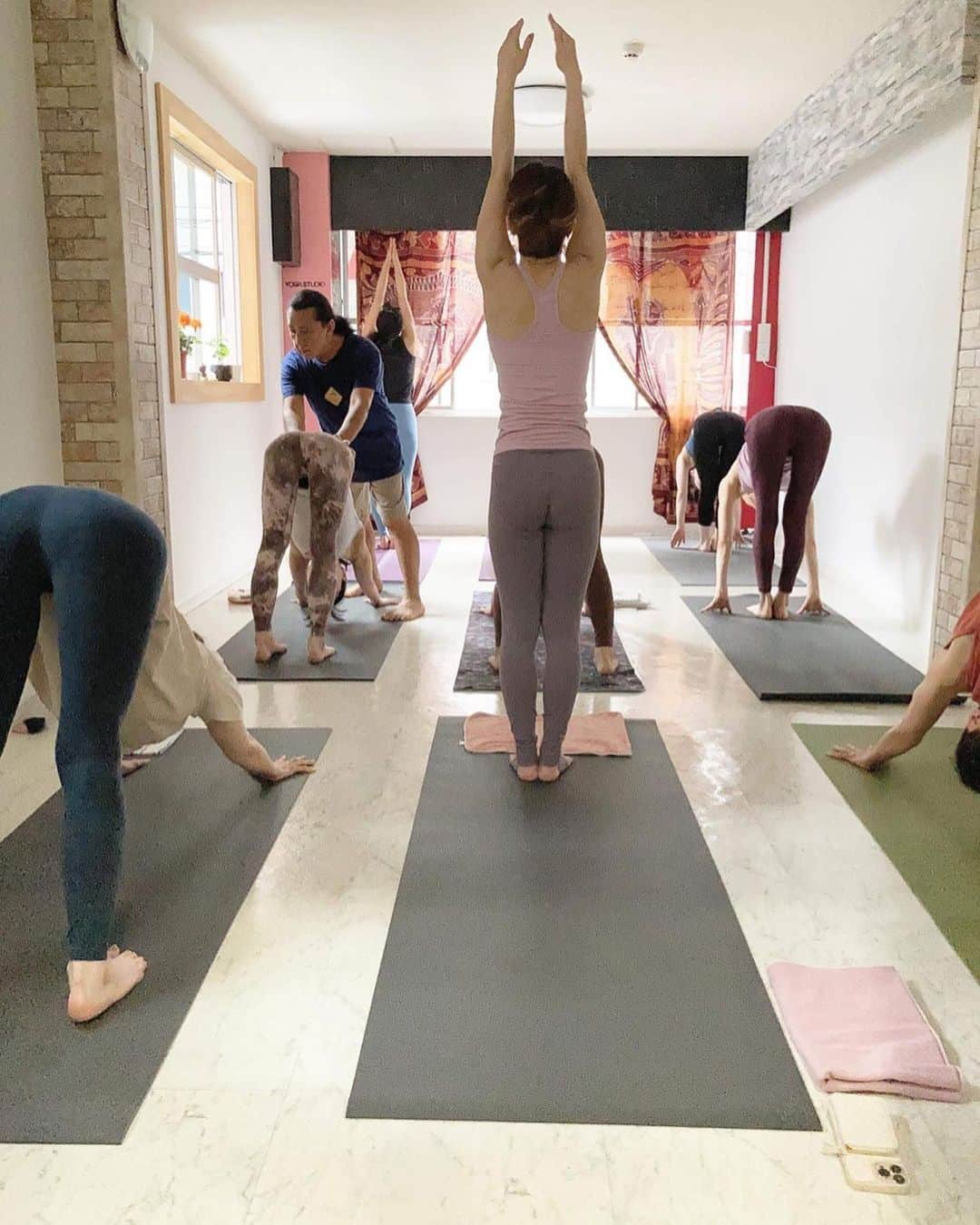 Ken Harakumaさんのインスタグラム写真 - (Ken HarakumaInstagram)「ケンハラクマのアシュタンガヨガマイソールクラス @yogastudio_mercy  ご参加いただいた皆さん、Momoeちゃん、ありがとうございました！ @international_yoga_center  #アシュタンガヨガ  #マイソールクラス  #ケンハラクマ」7月3日 17時16分 - kenharakuma