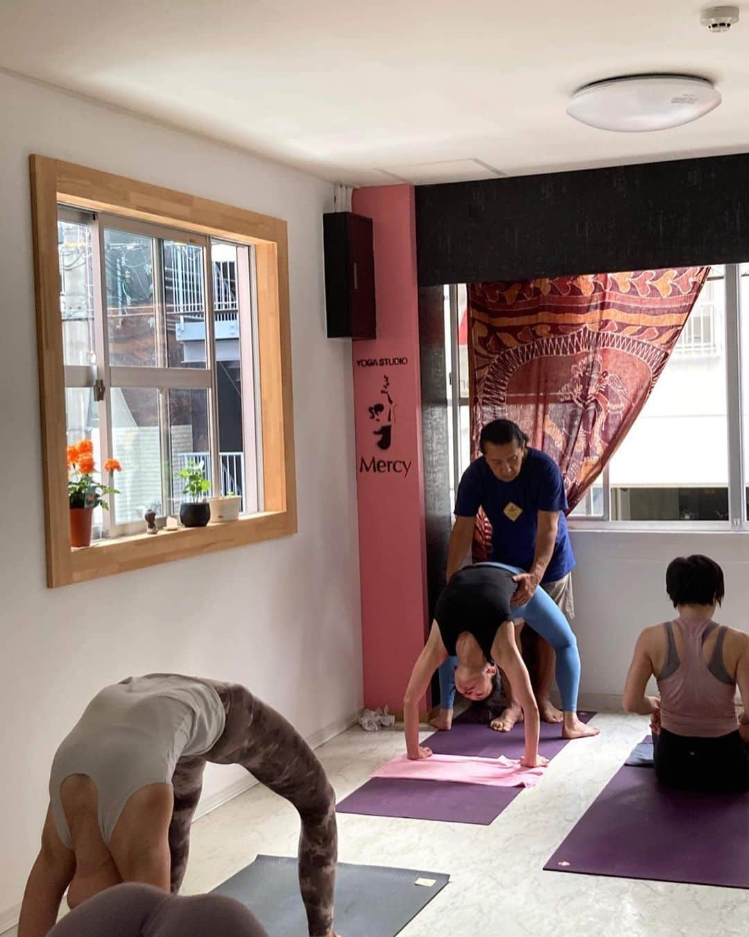 Ken Harakumaさんのインスタグラム写真 - (Ken HarakumaInstagram)「ケンハラクマのアシュタンガヨガマイソールクラス @yogastudio_mercy  ご参加いただいた皆さん、Momoeちゃん、ありがとうございました！ @international_yoga_center  #アシュタンガヨガ  #マイソールクラス  #ケンハラクマ」7月3日 17時16分 - kenharakuma