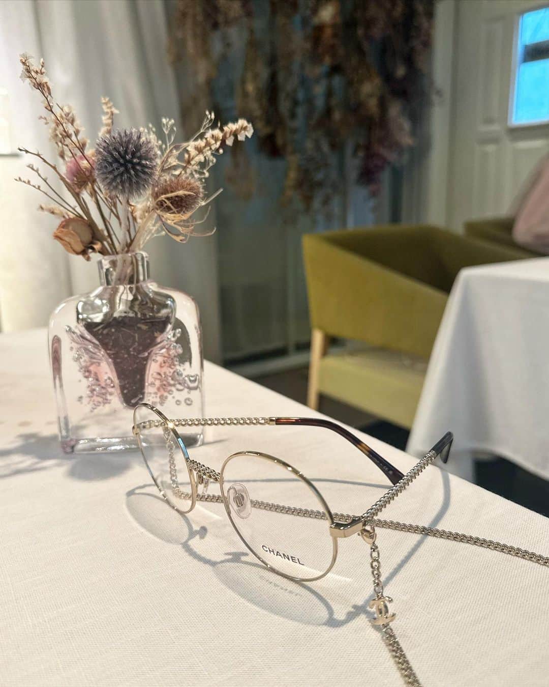 板橋瑠美のインスタグラム：「New one eye wear❤︎  @chanelofficial」