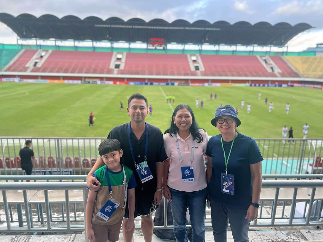 Raffi Ahmadさんのインスタグラム写真 - (Raffi AhmadInstagram)「Nonton Bareng Laga Perdana @rans.nusantara bersama Legenda Tenis Indonesia @yayukbasuki_ di  Maguwoharjo Sleman Yogyakarta ⚽️🎾 Terimakasih 🙏❤️🇮🇩」7月3日 17時53分 - raffinagita1717