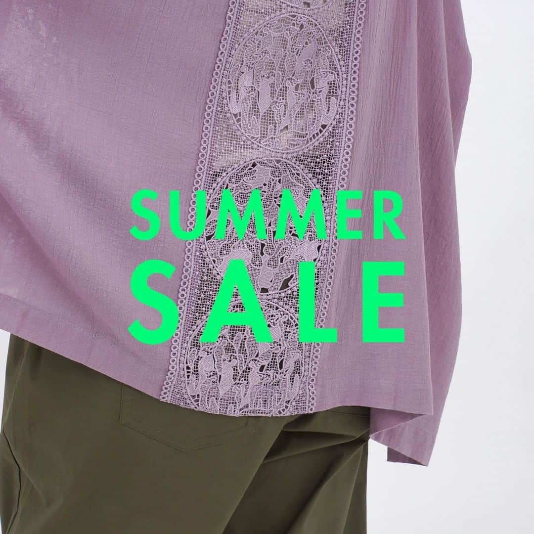 marbleSUD(マーブルシュッド) のインスタグラム：「いよいよSUMMER SALEがはじまります🌻 本日は、完売必至！注目アイテム9コーデをご紹介いたします。online shop SALEは、7月7日(金)12:00よりスタートです✨✨  コーデ④ ブラウス：¥15,400 パンツ：¥4,851」