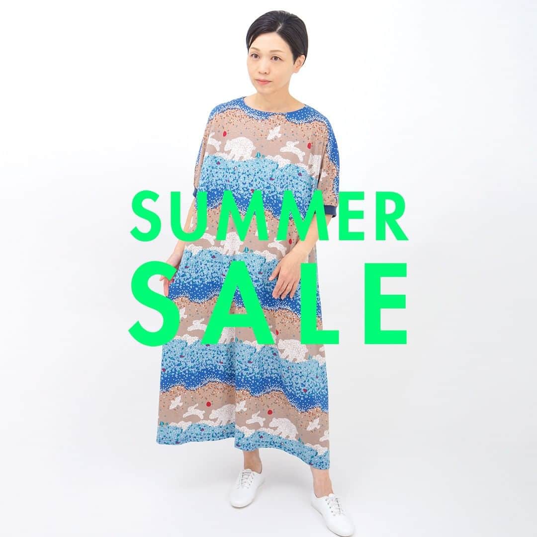marbleSUD(マーブルシュッド) のインスタグラム：「いよいよSUMMER SALEがはじまります🌻 本日は、完売必至！注目アイテム9コーデをご紹介いたします。online shop SALEは、7月7日(金)12:00よりスタートです✨✨  コーデ⑧ ワンピース：¥14,630」