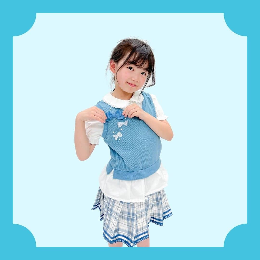 axes_femme_kidsのインスタグラム：「🎀 . ベストの重ね着風プル×レースアップスカパンコーデ🎵 ワッフル風のカットソー素材のベストは、キュロットやスカートとのカジュアルスタイルが抜群！ スカパンにはロゴプリントを施したオリジナルのグログランリボンを裾にあしらい、ガーリーさをプラス💕 . . . 🎀 リボンベストレイヤード風ＰＯ 120cm~150cm 展開 ¥4,400(税込) . 🎀 プリーツ切替チェックスカパン 120cm~150cm 展開 ¥3,850(税込)   . . ✻model :sayuちゃん✻ @sayu_melody    . . :..｡♡ﾟ¨ﾟﾟ･:..｡♡ﾟ¨ﾟﾟ･:..｡♡ﾟ¨ﾟ･:..｡♡ﾟ¨ﾟﾟ･*:.   #axesfemme #axes #アクシーズ  #axesfemmekids #アクシーズキッズ  #2023ss #オシャレキッズ #キッズファッションショー #キッズ  #キッズコーデ #夏コーデ #kawaiiでつながろっ #axesfemmeでもっとつながろう   :..｡♡ﾟ¨ﾟﾟ･:..｡♡ﾟ¨ﾟﾟ･:..｡♡ﾟ¨ﾟ･:..｡♡ﾟ¨ﾟﾟ･*:」