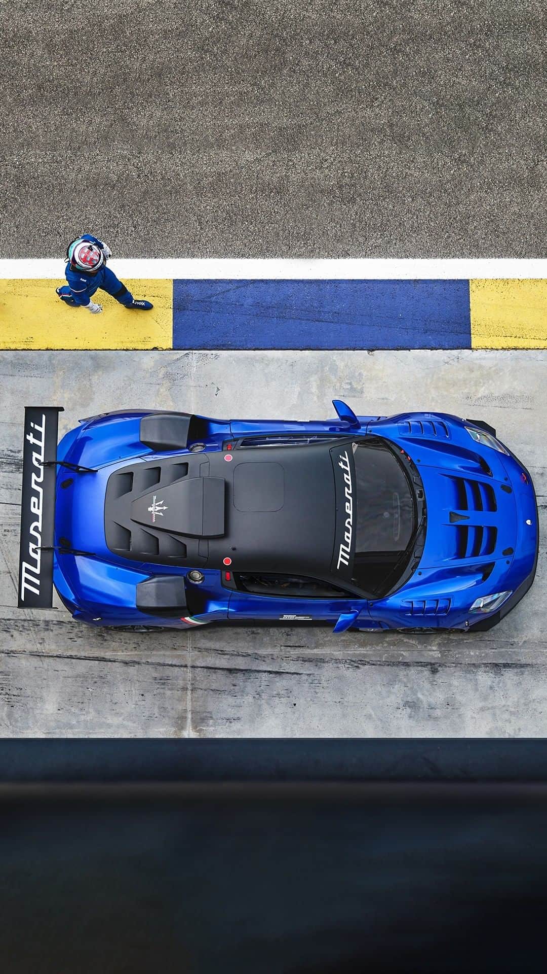 Maserati Japan | マセラティ ジャパンのインスタグラム：「@maseraticorseがGTレースへの復帰を発表するためには、特別な機会が必要でした。その舞台となるのが、世界で最も有名な耐久レースの 1 つであるスパ 24 時間レースです。 マセラティ GT2をご紹介します。 私たちは帰ってきました。🔱 #RACEBEYOND #Maserati #MaseratiGT2」
