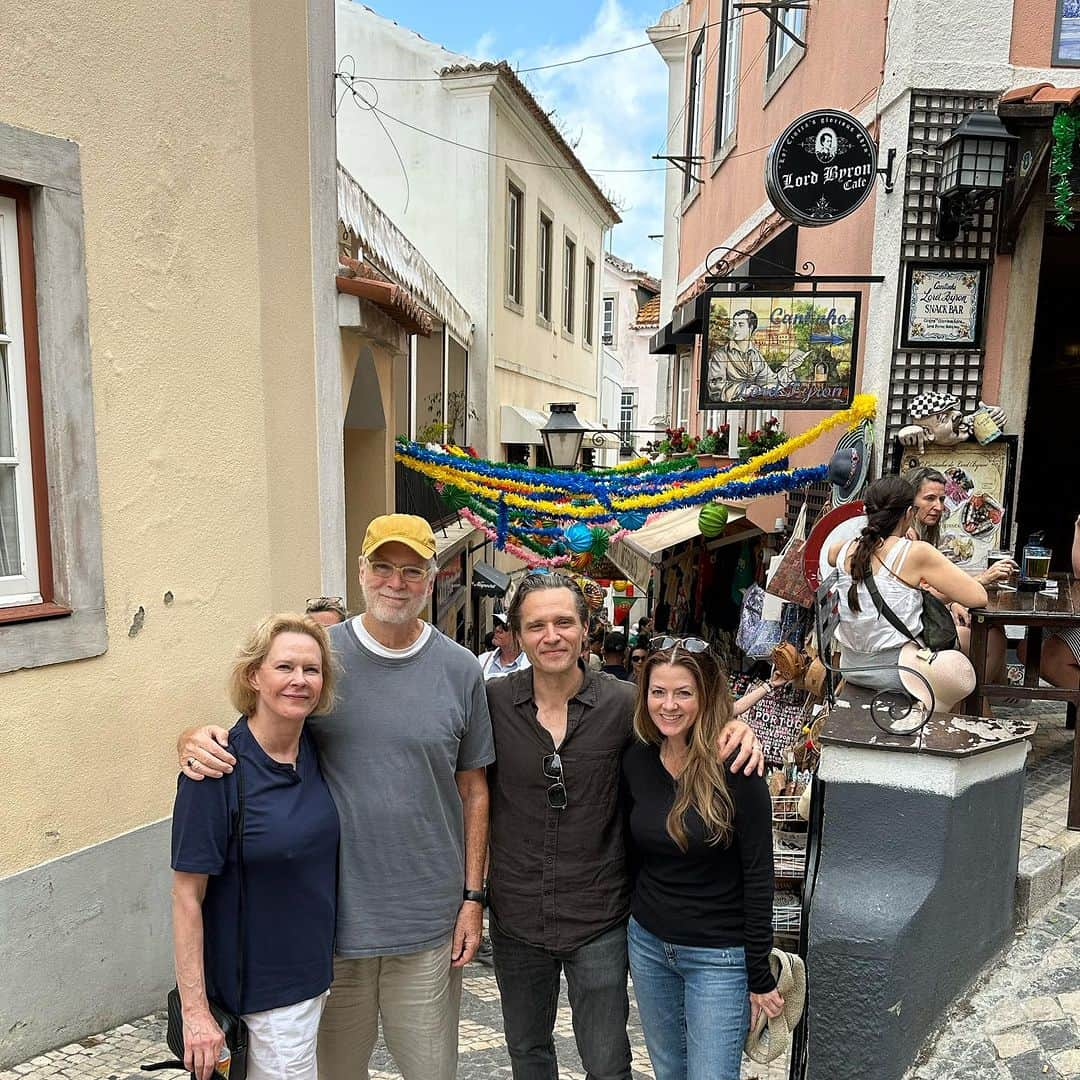 シーマス・デヴァーのインスタグラム：「And sometimes you see some familiar, friendly faces in Sintra. Thank you for stopping by JoBeth and John. It was great to break bread with you.」