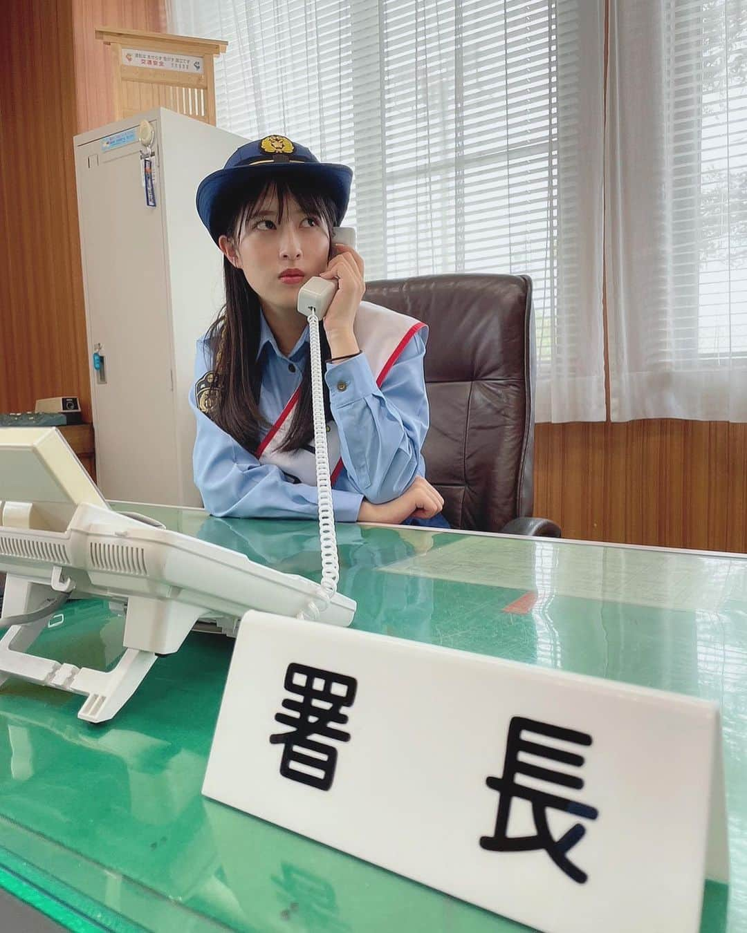 国本梨紗さんのインスタグラム写真 - (国本梨紗Instagram)「先日、地元長野県の大町警察署にて、一日警察署長をさせて頂きました👮🏻  地域の交通安全、詐欺防止について母校でお話してきました〜！  ずっと憧れてたポーズで写真撮った…！！   #一日警察署長  #大町警察署   #大町警察署一日署長」7月3日 18時21分 - risa__kunimoto