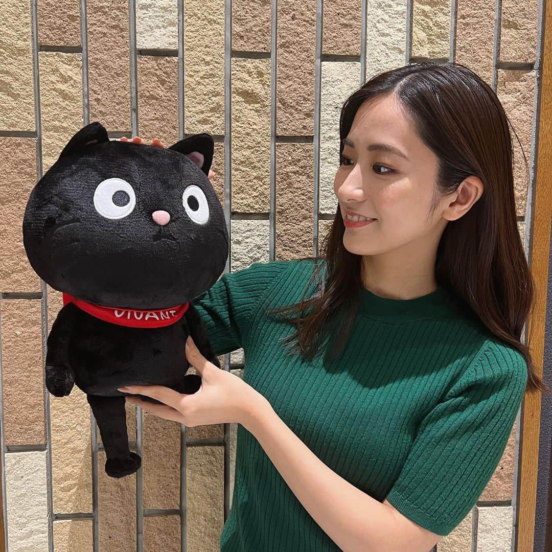 田村真子のインスタグラム：「スポット撮影の現場にきてくれたヴィヴァンちゃん❤️ グッズが発売されたようです！ ヴィヴァンちゃんと一緒にドラマを楽しみのもいいですね😊  @tbs_vivant」