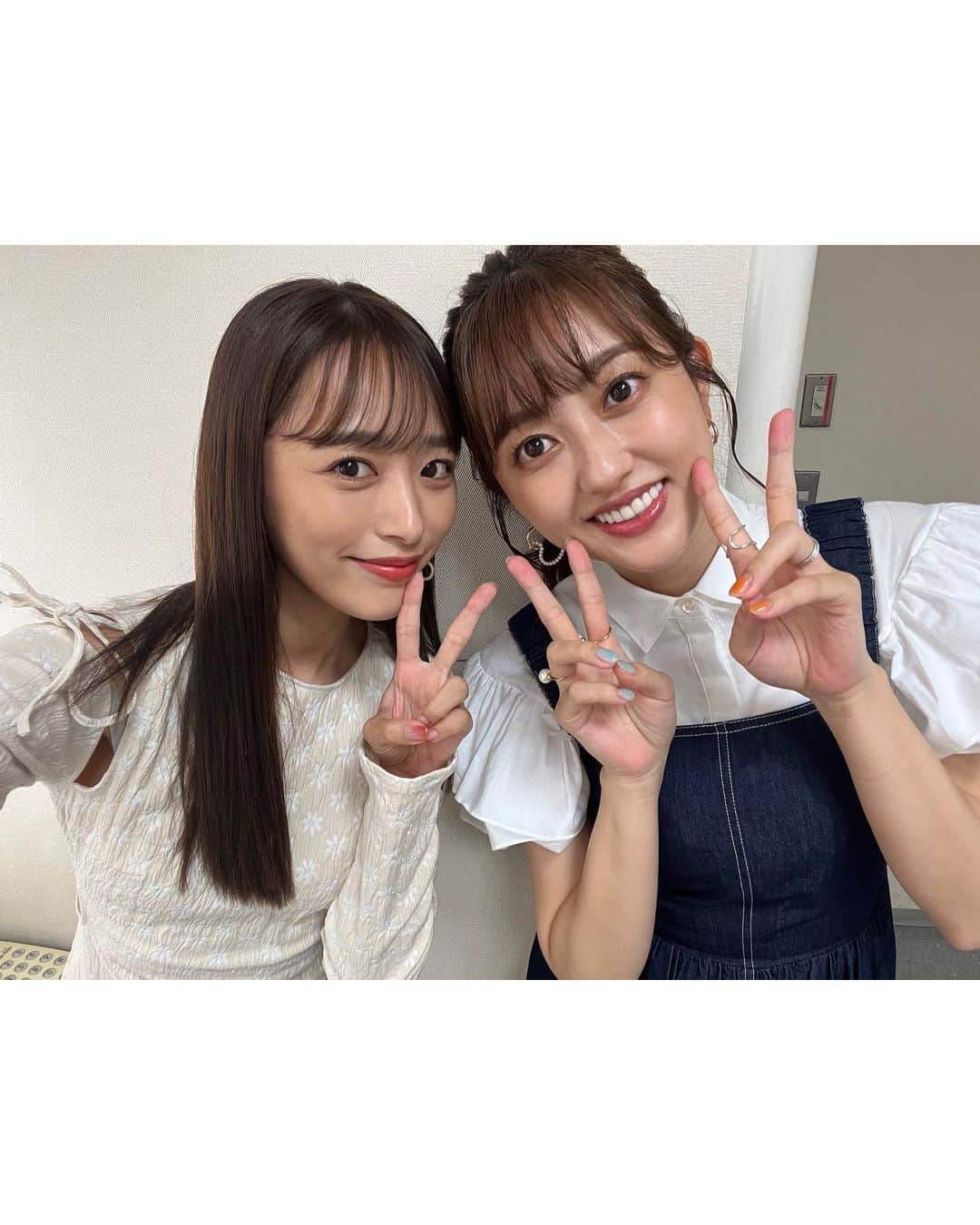 近藤千尋のインスタグラム：「ぽかぽか🩷📺生放送に お邪魔してきました🎵 友達と❤️  @amikikuchi0905   子供の話がほぼだけど いつも電話かけてきてくれる人👧笑❤️🫶🏻  #近藤千尋衣装  one-piece @honeymihoney_official pierce @unoaerre_japan shoes @eimyistoire_official」