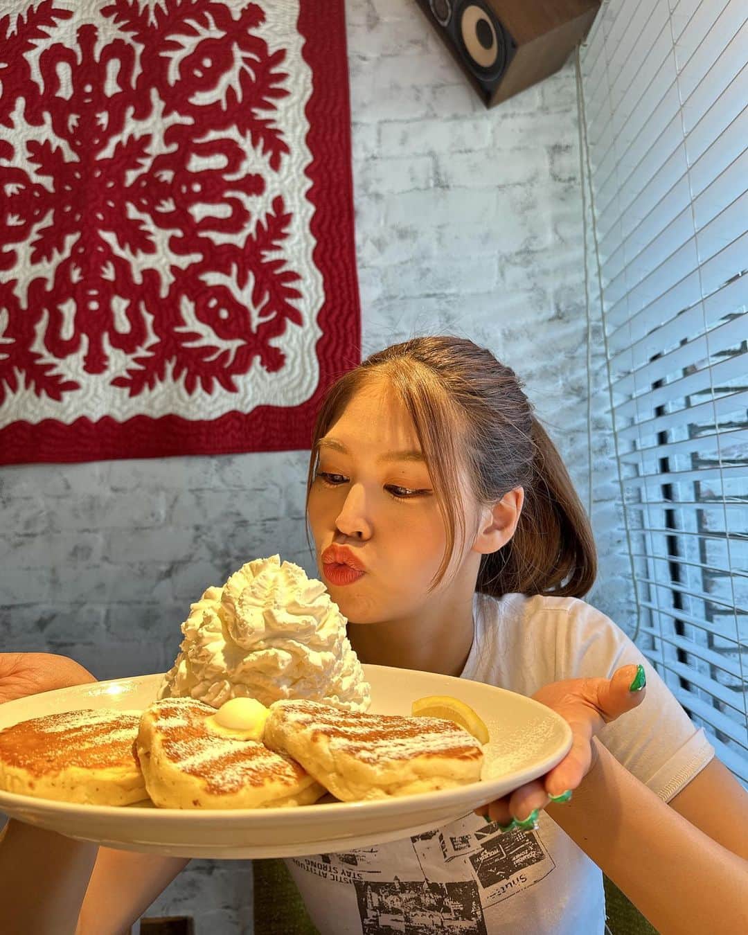 吉岡久美子さんのインスタグラム写真 - (吉岡久美子Instagram)「、 #コナズ珈琲 だいすき🥞🩷🍴  #タコライス 食べて #パンケーキ も完食🥺🫶🌈  おいしすぎて 胃袋無限大になれってなる🥺  コーヒーもおいしい！  みんなもいこ！ 、 、 、 #つぼみ大革命 #つぼみ #吉本 #よしもと #アイドル #idol #大阪 #東京 #神戸 #ライブ #instagood #いいね #フォローミー #カフェ #カフェ巡り #カフェ好きな人と繋がりたい #カフェスタグラム #カフェ巡り好きな人と繋がりたい #カフェラテ #カフェ部 #カフェ活 #カフェ女子 #ケーキ #スイーツ #コナズコーヒー #コナズカフェ」7月3日 18時25分 - kuunyaaan