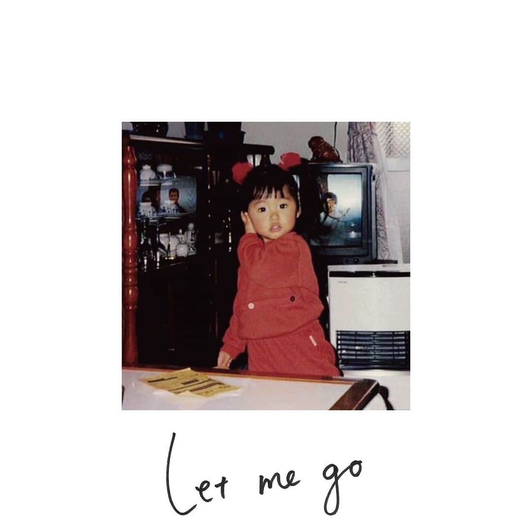 二宮愛のインスタグラム：「⋱ 人生5周目のあなたへ💫 ⋰  私が作ったプレイリストが #LINEMUSIC で配信中🎧   🆕EP『 #SwimmingBaby 』からの曲や  #UA「#甘い運命」 #Coldplay「#Yellow」など  ハァーっとため息をつく時に、 あなたのそばに居てくれる曲をチョイスしました🩵  是非きいてね！ リンクはプロフィールから！  #AiNinomiya #LetMeGo」