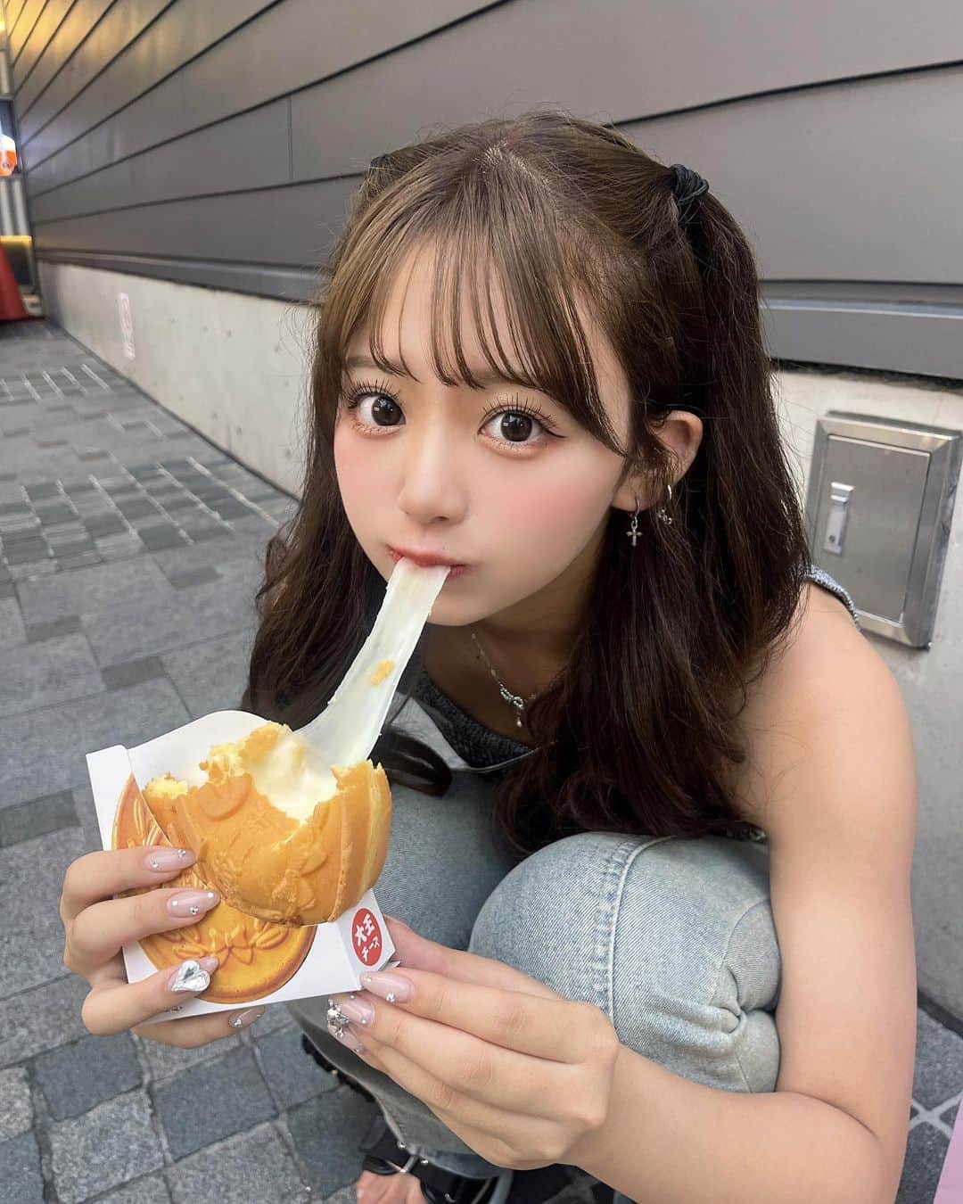 山本姫香さんのインスタグラム写真 - (山本姫香Instagram)「10円パン初めて食べた🥐 チーズ入ってるパンケーキみたいですき まつ毛よく聞かれるんだけど　@mm__minami さんにしてもらってます！こんなに上がってるのすごくない✨」7月3日 18時35分 - _himeka0904_