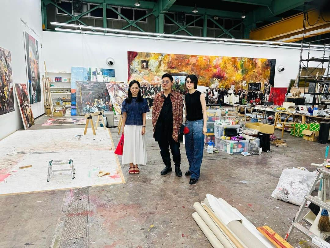 井田幸昌のインスタグラム：「Welcome ladies to my studio.」