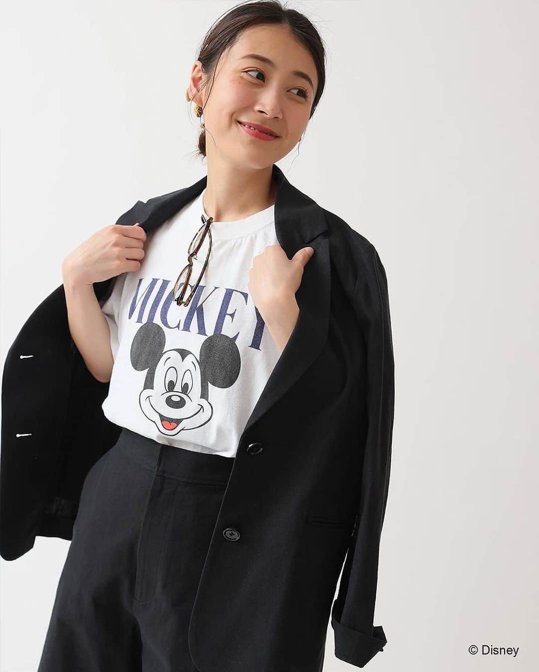 トライセクトさんのインスタグラム写真 - (トライセクトInstagram)「大人気のミッキーTシャツが再入荷！  JOURNAL STANDARD relume @js_relume 　  ヴィンテージTのようなこなれた風合いと、キャッチーなミッキーマウスのプリントが大人の遊び心をくすぐる1枚。 ⁡ 今から秋まで使えるTシャツは、何枚でも持っておきたい！ ⁡  前回買い逃してしまった方はぜひチェック✔︎⁡ ⁡  -------------------- ⁡ 【GOOD ROCK SPEED】Mickey / TEE ¥5,280(税込) no.23070463002220 ⁡ --------------------  コーデ      ＿＿＿＿＿＿＿＿＿＿＿＿＿＿🏷   いつも投稿をご覧いただきありがとうございます！  ベイクルーズ公式インスタグラムでは   WOMAN & MENの新作情報を毎日配信中📷  是非フォローしてね ♪  ▼▼▼  @baycrews ＿＿＿＿＿＿＿＿＿＿＿＿＿＿   #relume#baycrews #レリューム#ベイクルーズ #シンプルコーデ #カジュアルコーデ #着回し #キレイめカジュアル#夏コーデ#夏物コーデ #20代コーデ #30代ファッション コーデ#40代コーデ#着回しコーデ#トレンドコーデ#トレンドコーデ#スタッフコーデ#スタイリング #tシャツコーデ #ロゴt #ロゴtシャツ #プリントt #プリントtシャツ #ミッキーマウス #ミッキーtシャツ #柄スカート #プリントスカート #キャップコーデ #スニーカーコーデ」7月3日 18時51分 - baycrews