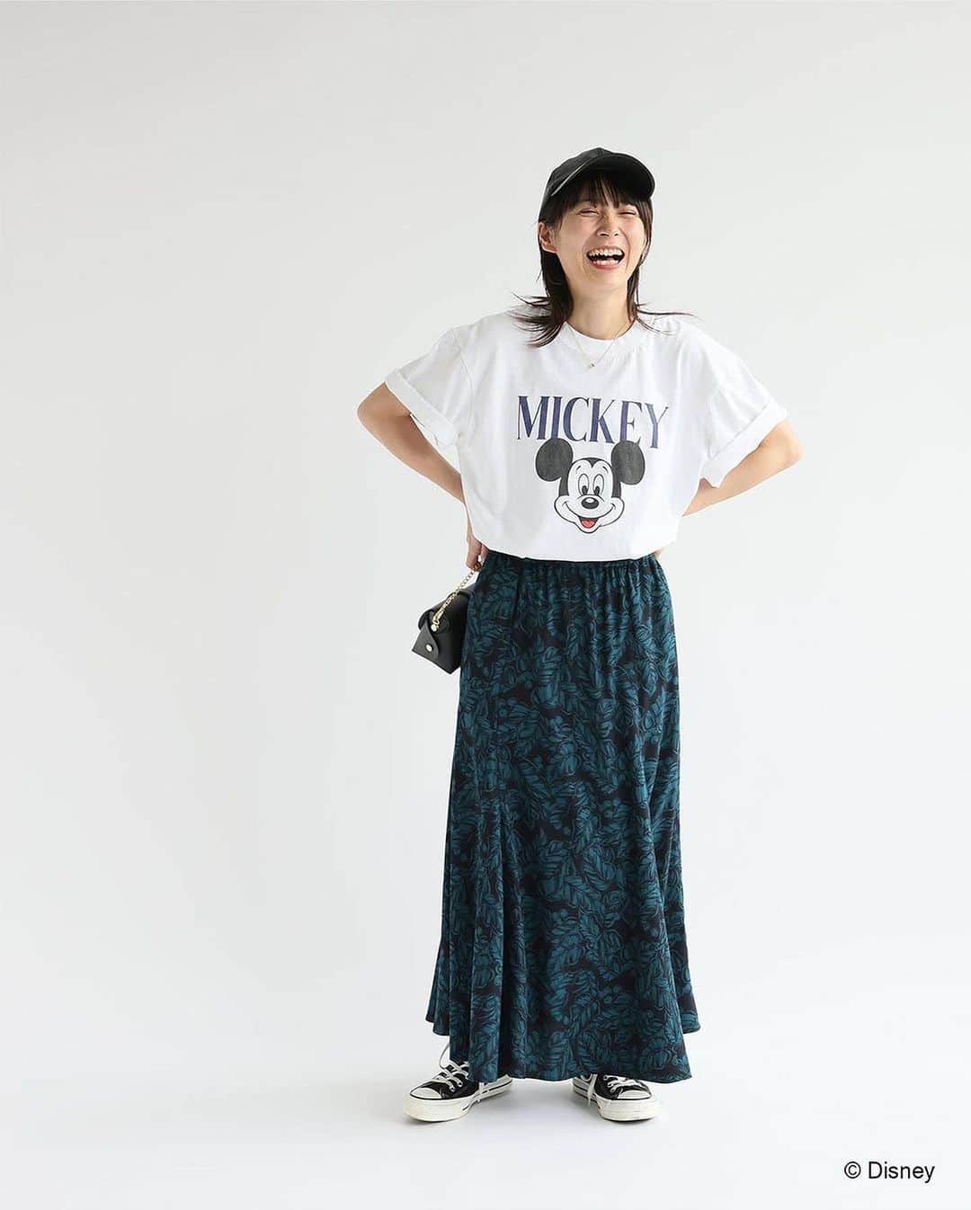トライセクトさんのインスタグラム写真 - (トライセクトInstagram)「大人気のミッキーTシャツが再入荷！  JOURNAL STANDARD relume @js_relume 　  ヴィンテージTのようなこなれた風合いと、キャッチーなミッキーマウスのプリントが大人の遊び心をくすぐる1枚。 ⁡ 今から秋まで使えるTシャツは、何枚でも持っておきたい！ ⁡  前回買い逃してしまった方はぜひチェック✔︎⁡ ⁡  -------------------- ⁡ 【GOOD ROCK SPEED】Mickey / TEE ¥5,280(税込) no.23070463002220 ⁡ --------------------  コーデ      ＿＿＿＿＿＿＿＿＿＿＿＿＿＿🏷   いつも投稿をご覧いただきありがとうございます！  ベイクルーズ公式インスタグラムでは   WOMAN & MENの新作情報を毎日配信中📷  是非フォローしてね ♪  ▼▼▼  @baycrews ＿＿＿＿＿＿＿＿＿＿＿＿＿＿   #relume#baycrews #レリューム#ベイクルーズ #シンプルコーデ #カジュアルコーデ #着回し #キレイめカジュアル#夏コーデ#夏物コーデ #20代コーデ #30代ファッション コーデ#40代コーデ#着回しコーデ#トレンドコーデ#トレンドコーデ#スタッフコーデ#スタイリング #tシャツコーデ #ロゴt #ロゴtシャツ #プリントt #プリントtシャツ #ミッキーマウス #ミッキーtシャツ #柄スカート #プリントスカート #キャップコーデ #スニーカーコーデ」7月3日 18時51分 - baycrews