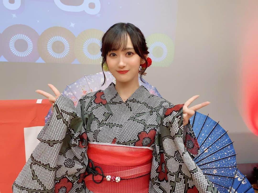 南早紀のインスタグラム：「『ゆうちゃのゆう遊自的 サマーパーティー6！』 今年初浴衣です〜👘❤️ ふわふわの兵児帯はゆうちゃさんのです！！ 私に似合うと思ってと持ってきてくれたんです😭💓 優しすぎる！凄く嬉しい！！ トークもゲームもめちゃくちゃ楽しかったなぁ✨ また浴衣が着れます様に🙏  そしてお花を送って下さって、ありがとうございます💐💖 お花のデザインも素敵すぎるし、気持ちをこめて選んでくれたお花達もめちゃくちゃ嬉しいです🎆💫 私も皆さんとずーーっと仲良しでいたいです☺️」