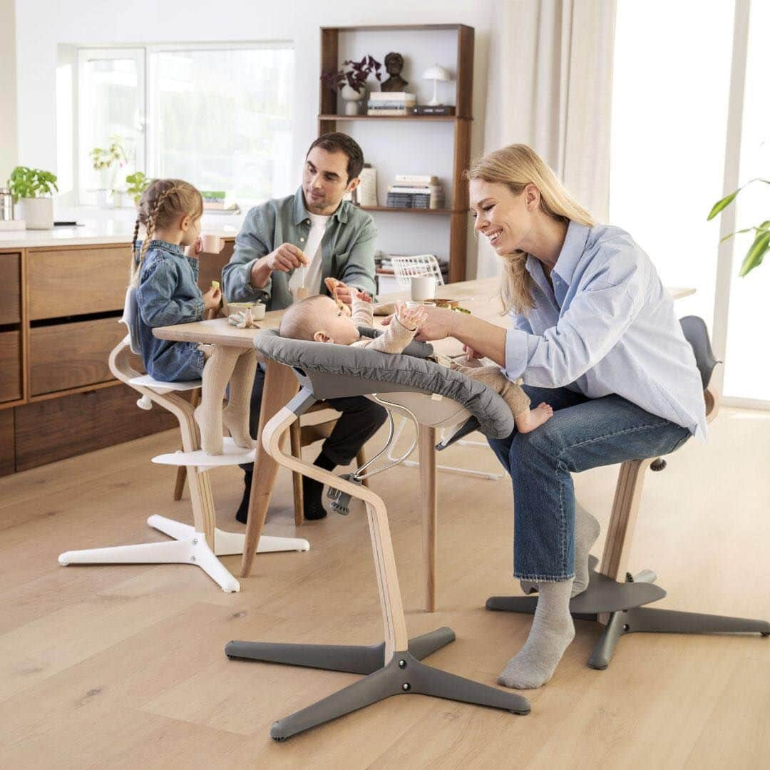 Stokke Japanさんのインスタグラム写真 - (Stokke JapanInstagram)「7/5発売の新製品「ストッケ ノミ」をご紹介します。  ストッケ ノミは、子どもの自由な動きをサポートするイス。動きたいという子どもの自然な思いを受け止め、座ることをサポートします。トリップ トラップ同様、生まれてすぐから一緒に食事をし、一緒に遊び、一緒に成長していくイスです。  1枚目：ニューボーンセットを取り付ければ新生児から一緒に食卓を囲めます。  2枚目：ベビーセットで一人座り（6か月～9か月頃から）をサポートします。工具不要で簡単に取り付けられます。  3名目：アクセサリーを外して。工具なしで座面と座板の高さ・奥行きを無段階で調整することができます。  発売までもう少し。ストーリーズでもノミの機能や特徴を紹介していきますので、ぜひアカウントをフォローしてチェックしてみてください @stokkejapan  #ストッケ #ストッケノミ #stokke #stokkenomi #ベビーチェア #ハイチェア #キッズチェア #子供椅子 #離乳食 #離乳食準備 #お食い初め #成長記録 #離乳食初期 #ハイチェアデビュー #大人まで使える #初めての一生もの #令和5年ベビー #生後5ヶ月 #生後6ヶ月 #ハーフバースデー #新米ママ #出産準備リスト #出産準備 #北欧インテリア #北欧の子育て #シンプルインテリア #モダンインテリア #デザイナーズチェア」7月3日 19時00分 - stokkejapan