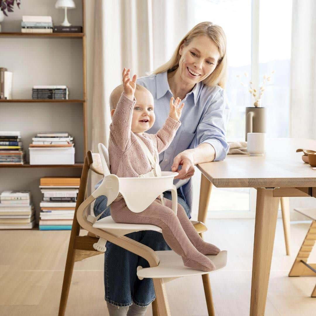 Stokke Japanさんのインスタグラム写真 - (Stokke JapanInstagram)「7/5発売の新製品「ストッケ ノミ」をご紹介します。  ストッケ ノミは、子どもの自由な動きをサポートするイス。動きたいという子どもの自然な思いを受け止め、座ることをサポートします。トリップ トラップ同様、生まれてすぐから一緒に食事をし、一緒に遊び、一緒に成長していくイスです。  1枚目：ニューボーンセットを取り付ければ新生児から一緒に食卓を囲めます。  2枚目：ベビーセットで一人座り（6か月～9か月頃から）をサポートします。工具不要で簡単に取り付けられます。  3名目：アクセサリーを外して。工具なしで座面と座板の高さ・奥行きを無段階で調整することができます。  発売までもう少し。ストーリーズでもノミの機能や特徴を紹介していきますので、ぜひアカウントをフォローしてチェックしてみてください @stokkejapan  #ストッケ #ストッケノミ #stokke #stokkenomi #ベビーチェア #ハイチェア #キッズチェア #子供椅子 #離乳食 #離乳食準備 #お食い初め #成長記録 #離乳食初期 #ハイチェアデビュー #大人まで使える #初めての一生もの #令和5年ベビー #生後5ヶ月 #生後6ヶ月 #ハーフバースデー #新米ママ #出産準備リスト #出産準備 #北欧インテリア #北欧の子育て #シンプルインテリア #モダンインテリア #デザイナーズチェア」7月3日 19時00分 - stokkejapan