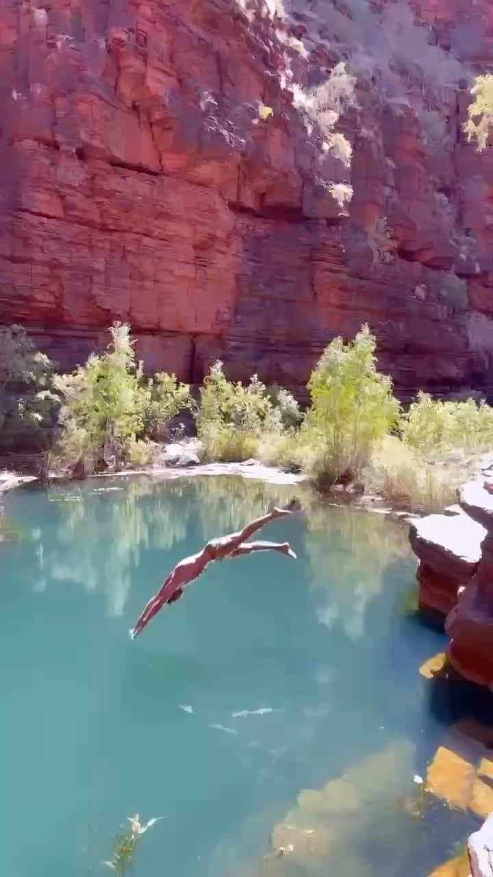 Australiaのインスタグラム：「Karijini National Park in all her glory ✨ Captured here perfectly by @roadside.diaries, this breathtaking destination in @westernaustralia sure is one for the #bucketlist! Spend your days exploring ancient rocky tunnels, plunging gorges, paddling through crystal-clear waterways and swimming under waterfalls and your nights relaxing at the Aboriginal-owned eco-retreat @karijiniecoretreat. Where do we sign up?🤔😍   🎥: @roadside.diaries   📍: Hamersley Gorge, Knox Gorge, Fern & Fortescue Falls, Mount Bruce - @australiasnorthwest, @westernaustralia   #seeaustralia #comeandsaygday #wathedreamstate #australiasnorthwest」