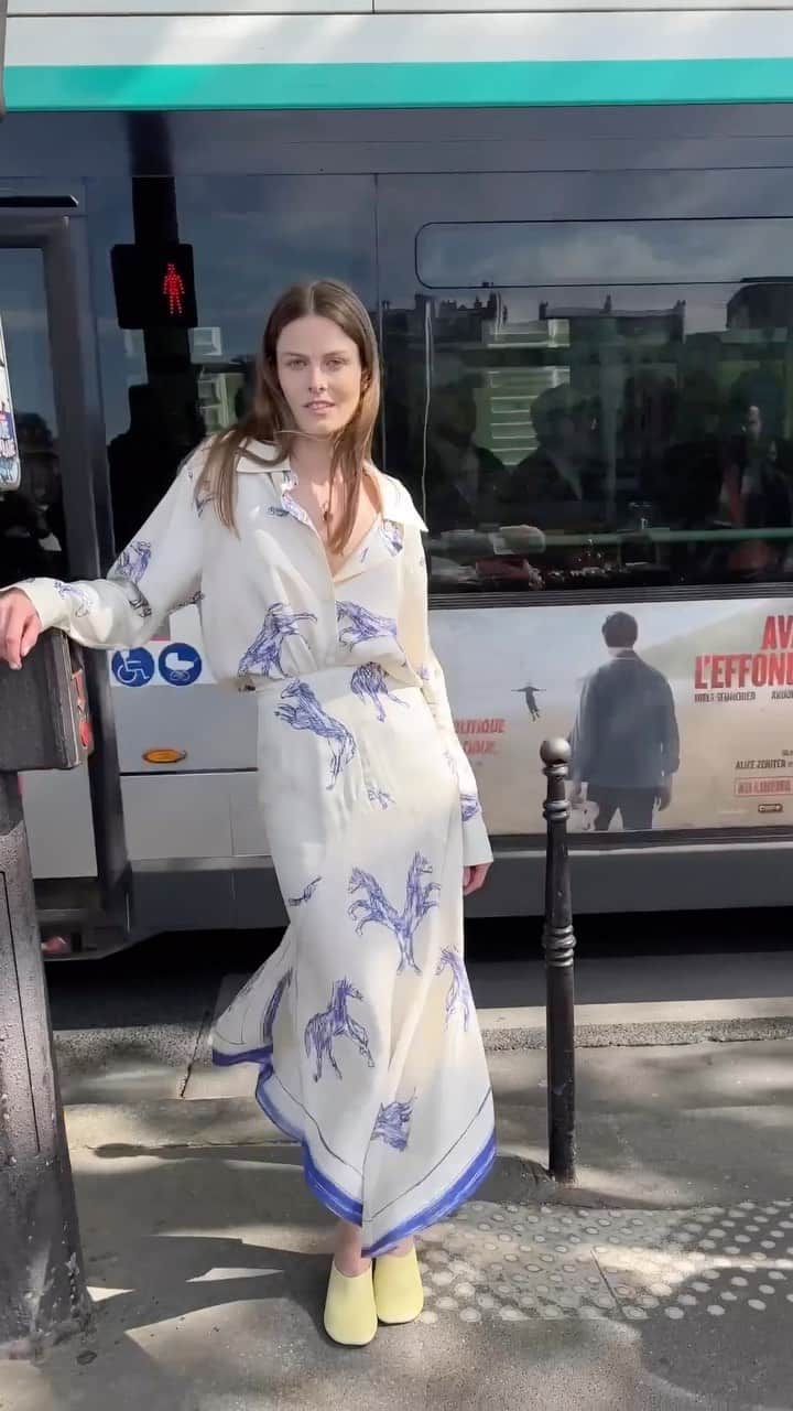 MATCHESFASHION.COMのインスタグラム：「Horsing around Paris in @rohe_frames’s silk separates 🐎」