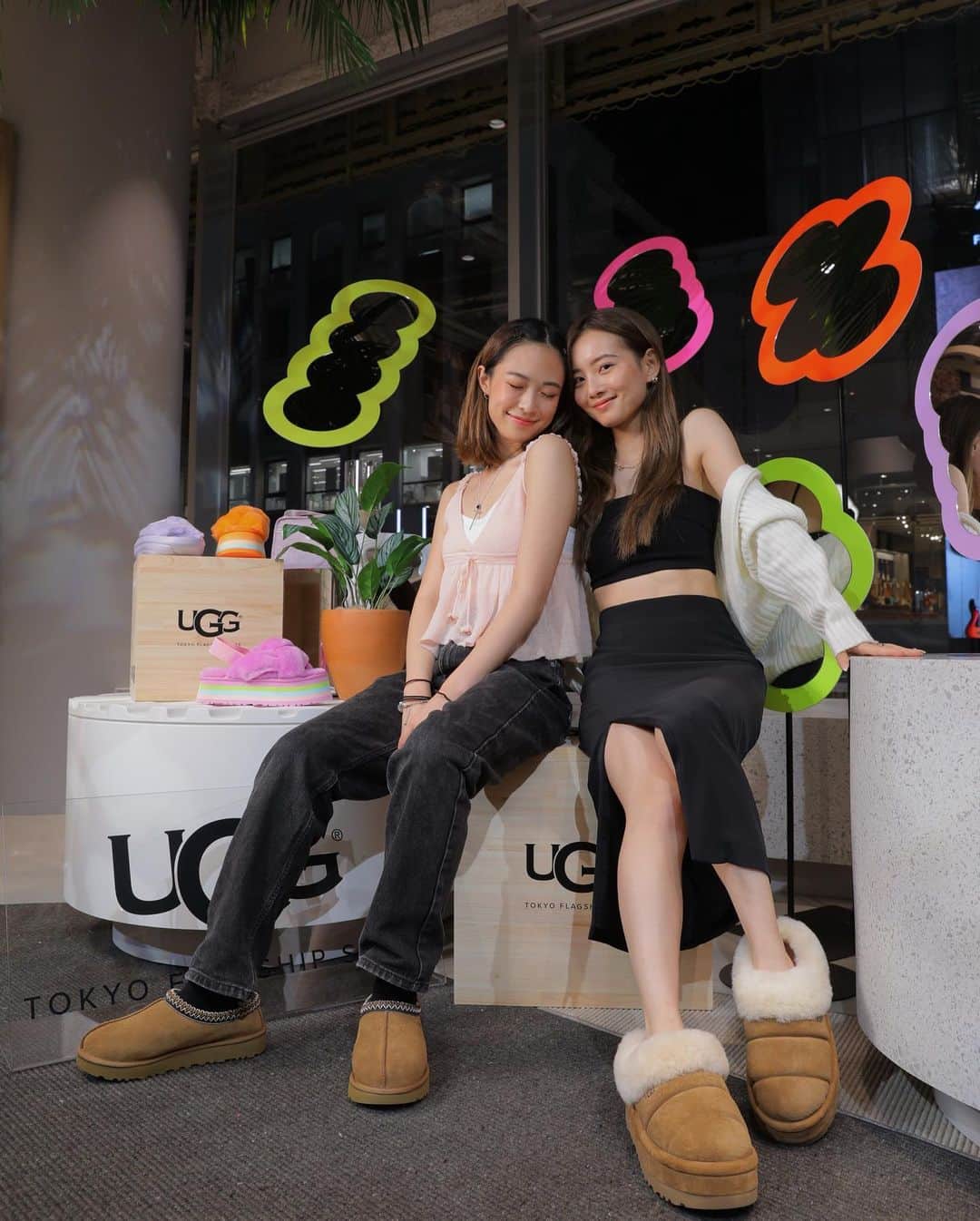 青山舞莉のインスタグラム：「new store @uggjapan   probably and definitely the biggest ugg store ive been to!! they had the cutest everything 🙌🏻  #Ugg」