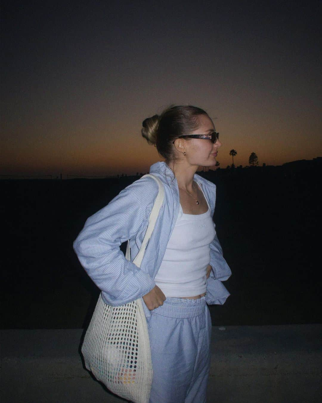 Aspyn Ovard Ferrisさんのインスタグラム写真 - (Aspyn Ovard FerrisInstagram)「snapped some pics after s’mores night at the beach 🤎」7月4日 5時02分 - aspynovard