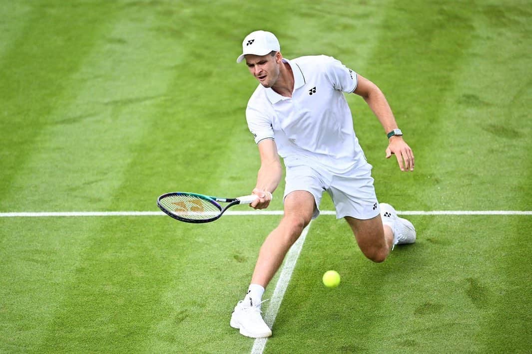 のインスタグラム：「Thanks to everyone who stayed to support despite a small interruption 🌧️🌧️  Happy to be through to the next round! @wimbledon  📸: Sebastien Bozon/AFP via Getty Images」