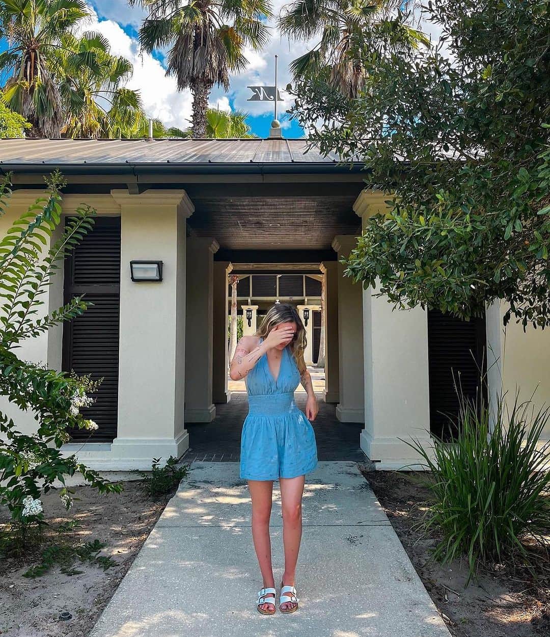 チェイサーのインスタグラム：「Everyone seems to be loving our rompers 💙 like @sincerelyaubree looking fabulous in our Hawk Fade Denim Blue Romper」