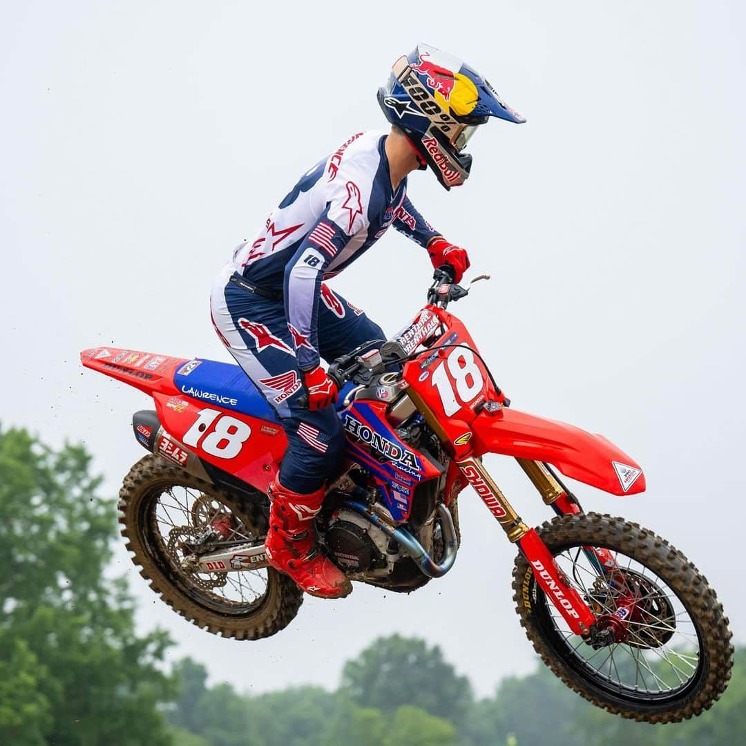 Honda Powersports USさんのインスタグラム写真 - (Honda Powersports USInstagram)「@jettson18’s incredible @promotocross 450 rookie season continued at @redbudmx, where the 19-year-old led every lap of both motos aboard his CRF450RWE. Five rounds in, Lawrence has yet to lose a moto. Returning to action at his home race following a three-round absence, Illinois native @chasesexton notched a respectable third-overall result via 2-3 moto scores. In the 250 class, @hunterlawrence enjoyed a commanding first-moto win aboard his CRF250R but—for the first time all season—wasn’t able to take the overall victory, due to a first-turn crash that put him out of moto 2. Fortunately, Hunter is largely okay and is planning to compete at the next round. #RideRed」7月4日 5時27分 - honda_powersports_us