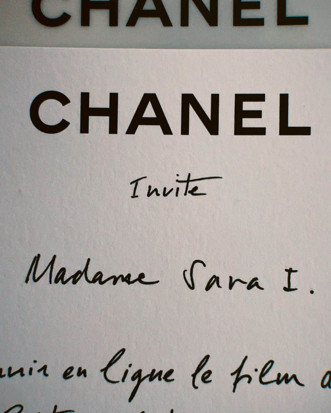 石田サラさんのインスタグラム写真 - (石田サラInstagram)「Fall-winter 2023/24 Haute Couture show Tuesday July 4th, 2023 at 2pm, Paris time 🤍  @chanelofficial  #chanelhautecouture  @karimsadli  📷 by @yusukeynn984」7月3日 21時05分 - sara_g_i