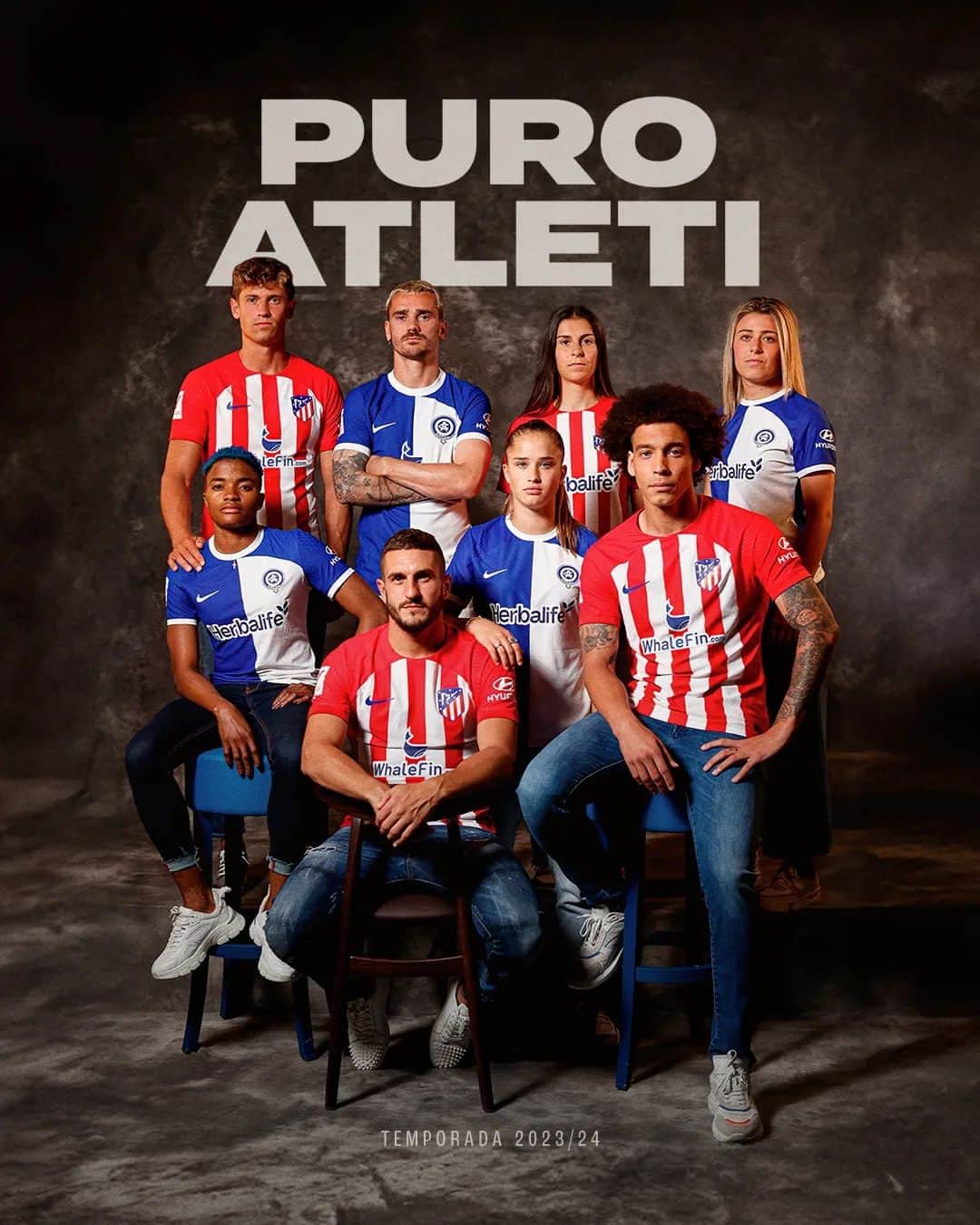 アトレティコ・マドリードのインスタグラム：「🔴⚪ 𝐏𝐮𝐫𝐨 𝐀𝐭𝐥𝐞𝐭𝐢 🔵⚪    👕 ¡Te presentamos las dos primeras equipaciones que vestirán nuestros equipos a lo largo del próximo curso! 😍   Descubre cómo hacerte con ellas en nuestra bio.」