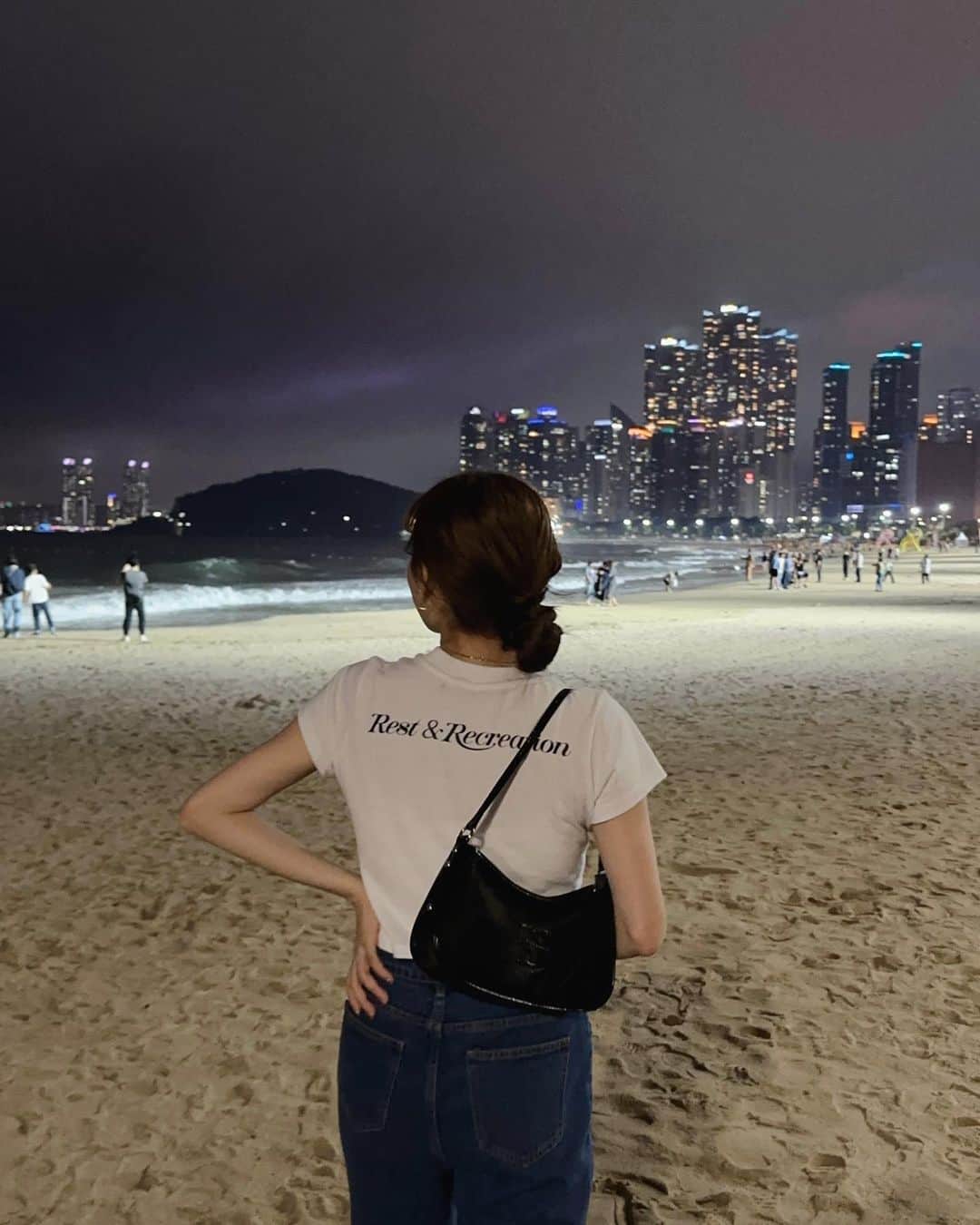 yumeさんのインスタグラム写真 - (yumeInstagram)「釜山夜散歩〜🌉 韓国で買ったお気に入りたち着た日 👜♡  愉快な仲間たちと散策 楽しすぎて ほんとに一生腹かかえてた、、🖐️ 韓国のサーティーワン食べて、プリ撮って散策して JK気分味わえました 😙🎶笑  #restandrecreation #insilence #tancode_  #釜山旅行 #韓国旅行 #デニムコーデ #韓国コーデ」7月3日 21時13分 - tan___gram