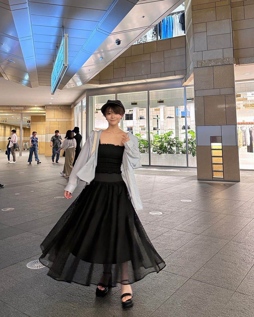 荒谷柚風さんのインスタグラム写真 - (荒谷柚風Instagram)「. 最近パンツが多かったから久しぶりに履いたスカート . 広がりかたが綺麗できていてテンションが上がる、、 . 動くたびにふわっとするのいいよね🫶🏻 . skirt @anuans.official  .」7月3日 21時16分 - yuzzz1111