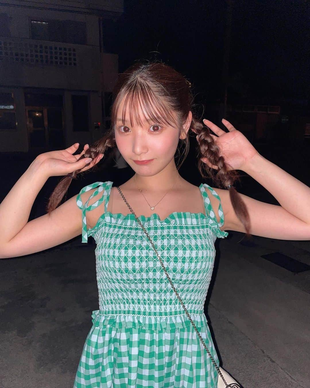 藤園麗のインスタグラム：「ノーマルでも盛れてルンルン〜🧚🏻‍♀️🤍 . . . 緑のかわいいギンガムチェックワンピース👗🤍 @katespadejapan」