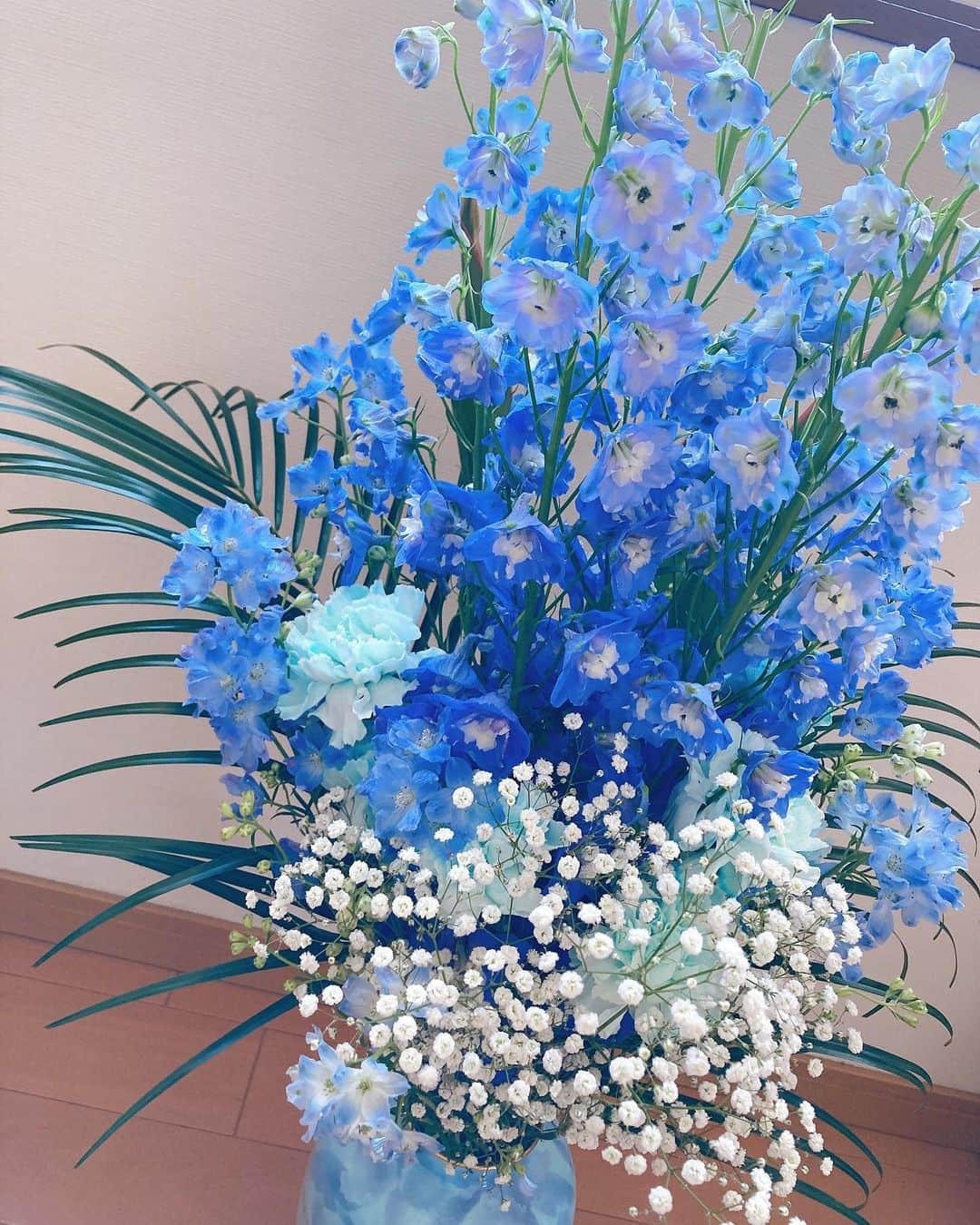 藤木由貴のインスタグラム：「アスルブルーの花束。 本当に綺麗だった✨🥺💙 #アスルクラロ沼津」