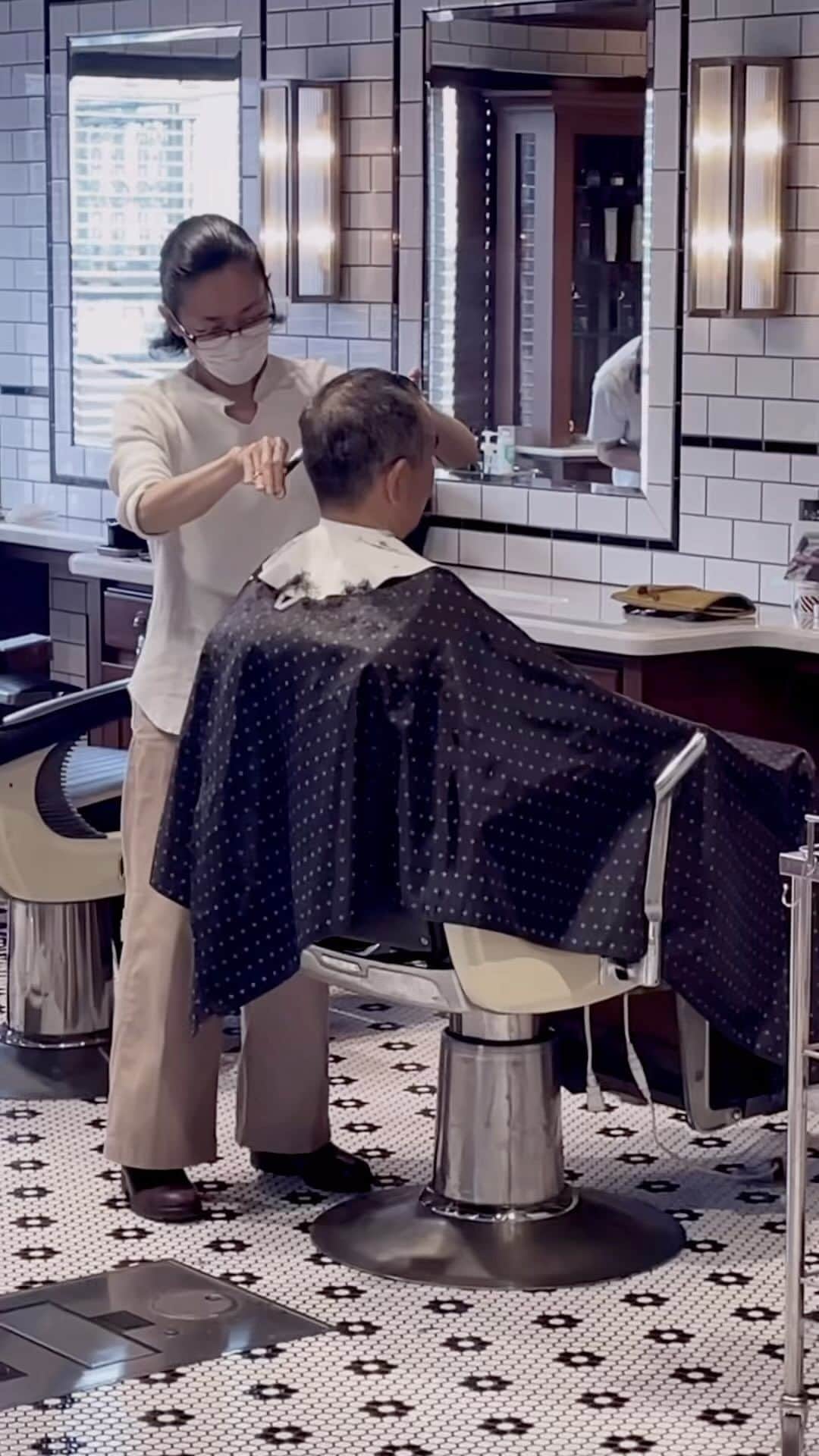 フリーマンズスポーティングクラブのインスタグラム：「. FSC - FUTAKOTAMAGAWA BARBER💈  #freemanssportingclub  #fscbarber #barbershop #barber #mensgrooming #床屋  #二子玉川」