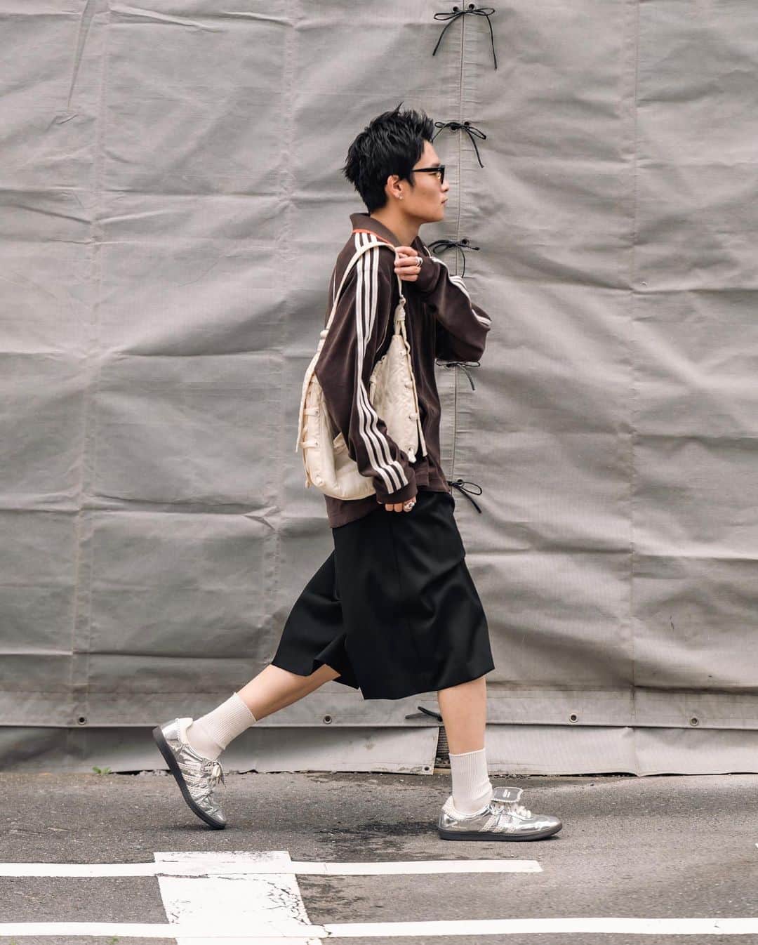 Ryoさんのインスタグラム写真 - (RyoInstagram)「Today's outfit🚶  eyewear : @yuichi_toyama_official  tops : @walesbonner × @adidasoriginals  pants : @the_clesste  shoes : @adidasoriginals × @walesbonner  bag : @lemaire_official   #clesste #yuichitoyama  #walesbonner  #adidas  #samba #lemaire」7月3日 21時29分 - ryo__takashima