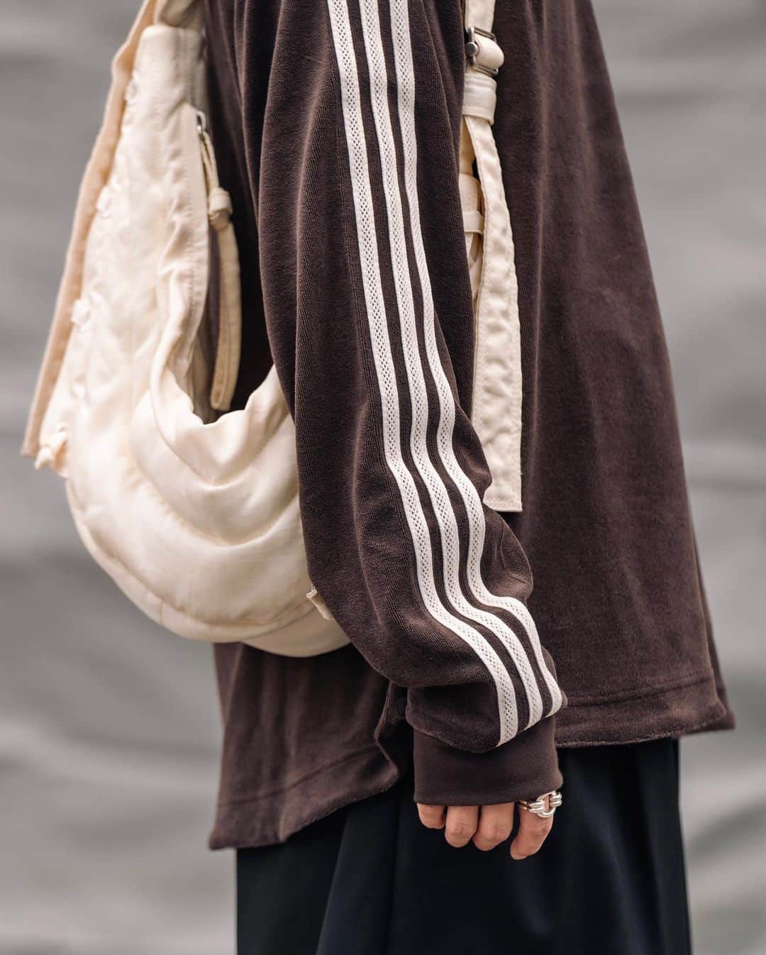 Ryoさんのインスタグラム写真 - (RyoInstagram)「Today's outfit🚶  eyewear : @yuichi_toyama_official  tops : @walesbonner × @adidasoriginals  pants : @the_clesste  shoes : @adidasoriginals × @walesbonner  bag : @lemaire_official   #clesste #yuichitoyama  #walesbonner  #adidas  #samba #lemaire」7月3日 21時29分 - ryo__takashima
