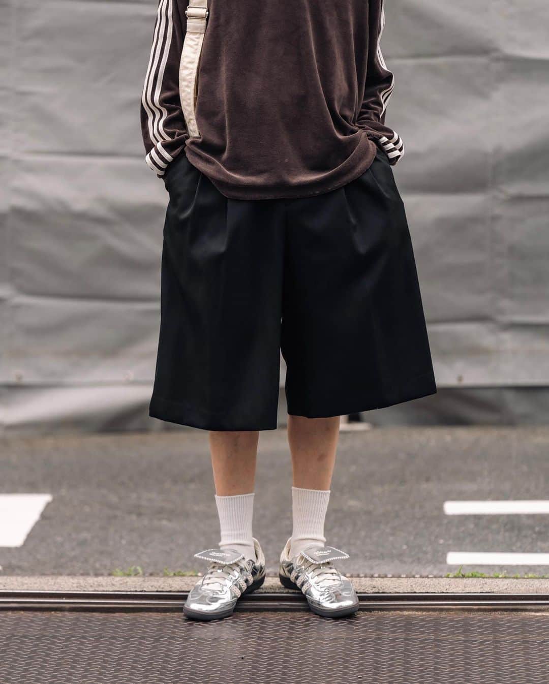 Ryoさんのインスタグラム写真 - (RyoInstagram)「Today's outfit🚶  eyewear : @yuichi_toyama_official  tops : @walesbonner × @adidasoriginals  pants : @the_clesste  shoes : @adidasoriginals × @walesbonner  bag : @lemaire_official   #clesste #yuichitoyama  #walesbonner  #adidas  #samba #lemaire」7月3日 21時29分 - ryo__takashima