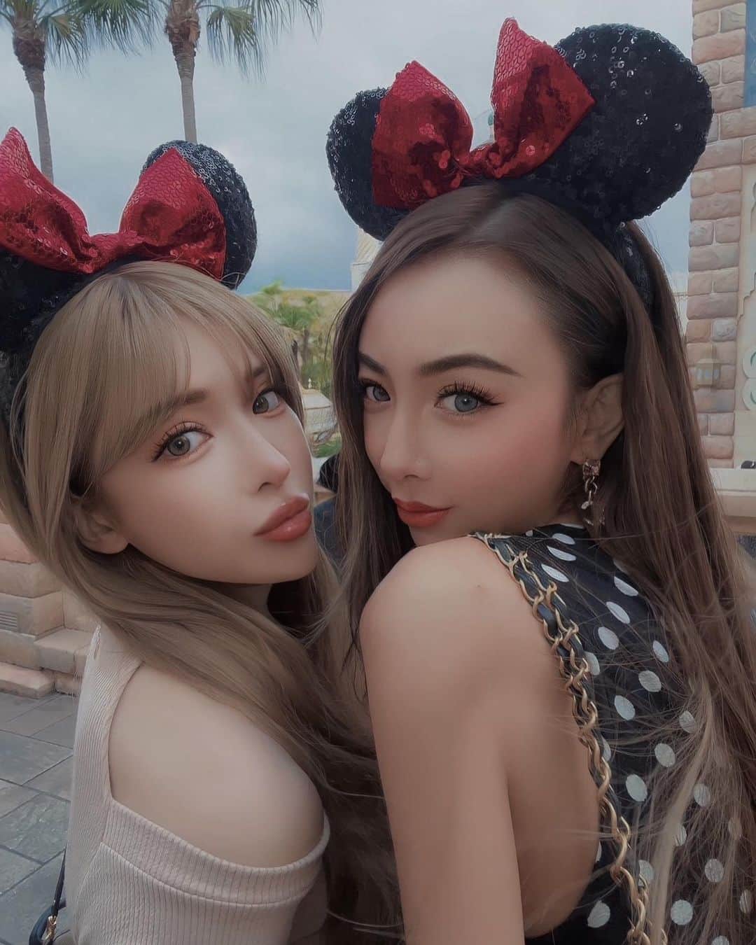 のインスタグラム：「サナさんとDisney sea🐭🩵🚢 @_genking_   お休みが被る日なんてなかなか無いので沢山遊べて幸せでした🥹💕💕 夢の国っていつ行っても楽しい🥰♡  着てたセットアップはIRALです👟🩷 @iral_official」