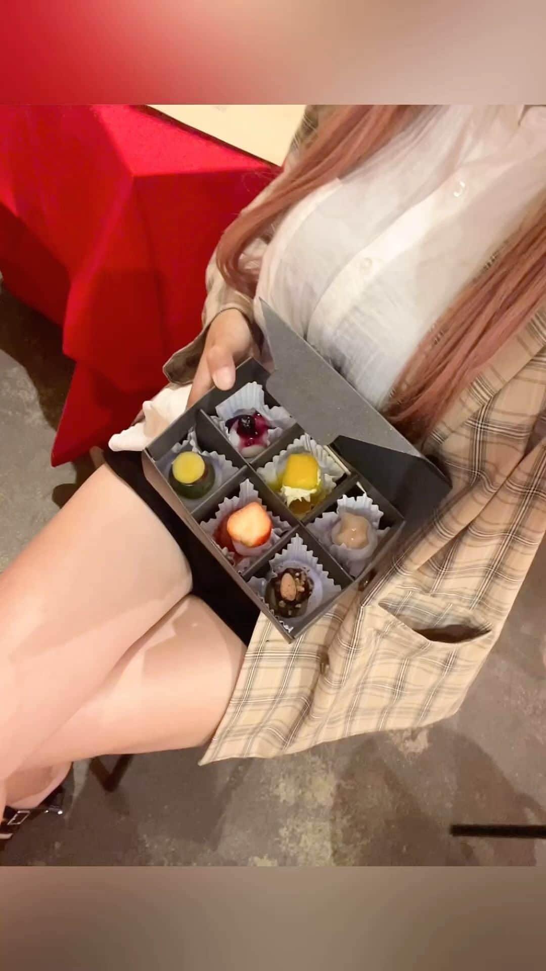 のインスタグラム：「本日  【おだんご こまち】が 札幌市真駒内に OPENしました✨️  私からの個人的 超✨️オススメは 【もちもちお団子ワッフル】です😋💕  美味しい北海道のお米から作った 最高級のモチモチのお団子に  北海道産のイチゴ🍓やカスタードを センス良くアレンジしてくれている 極上のグルメになってます🍡🍡🍡✨️  今日は お団子GIRLとして👧👧👧  色んなこまちを楽しんできました😋😋💕  女子会や、Cafe 大事な人への手土産などに✨️  ぜひ、皆さん行ってみてくださいね♡  飲み物も、めちゃくちゃ絶品で 長居しちゃいました😘😘  おだんごこまち ↓↓↓ @odango.komachi」