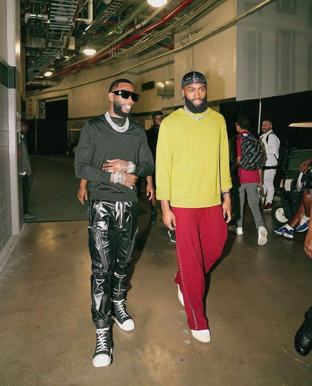 ボストン・セルティックスのインスタグラム：「That ATL connection 🤝🏾  (📸: @fchwpo)」