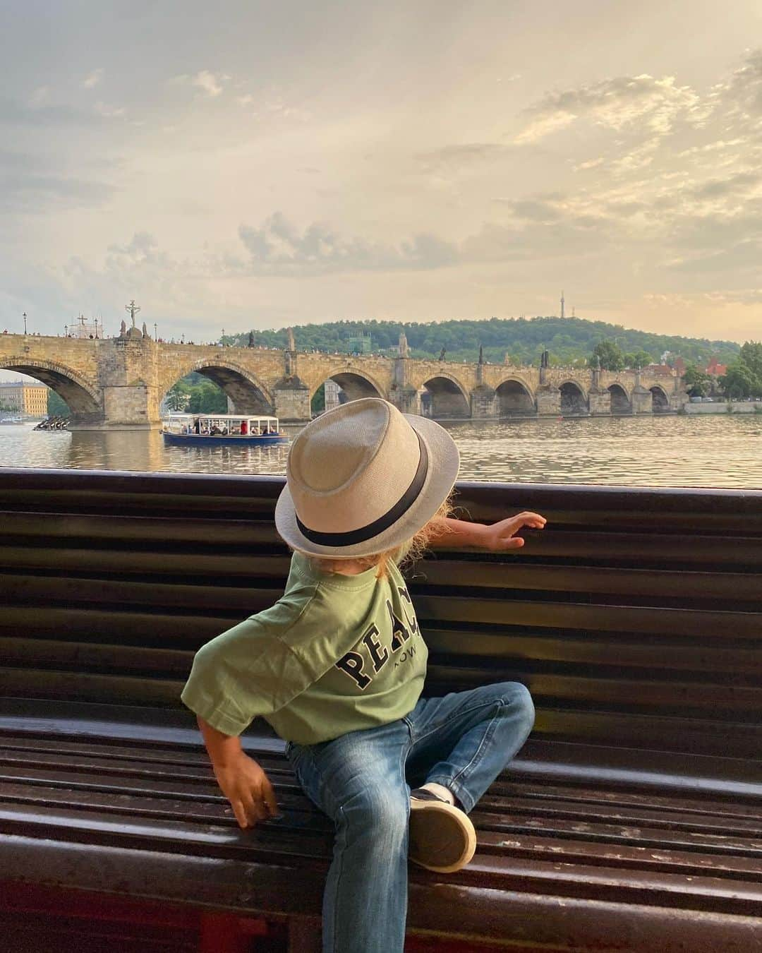 ペトラ・ネムコバさんのインスタグラム写真 - (ペトラ・ネムコバInstagram)「The Bridges 🌉 💫 🌌  These postcard-like images of Bodhi in Prague evoke a strong sense of joy and honor as I reflect on the grandeur of Charles Bridge and Prague. It was a remarkable experience to share this moment with Bodhi for the first time, where our footsteps echoed the rich history of Prague, our homeland, the Czech Republic.   Did you know that according to tales passed down through generations, the positioning of this majestic bridge is believed to align with celestial and astrological forces? Legends speak of its connections to solstices, equinoxes, and even specific constellations, infusing the bridge with an otherworldly energy. 🌗🌠  As the Supermoon graces the sky today on July 3rd and the Sirius Gateway begins on July 4th, let us connect with the highest frequencies of this Supermoon and Sirius, our spiritual sun.   Let's embrace the harmony between the celestial and the earthly, just like Charles Bridge, and become the bridges we need for our collective PEACE now and in the future. 💫  Have a blessed week, Fullmoon Supermoon & Sirius Gateway. ✨🌕 ⭐️   #CharlesBridge #Czechia 🇨🇿 #Supermoon #FullMoon #ProudHeritage  💚 Bodhi’s sustainable fashion outfit by @molo」7月3日 21時45分 - pnemcova