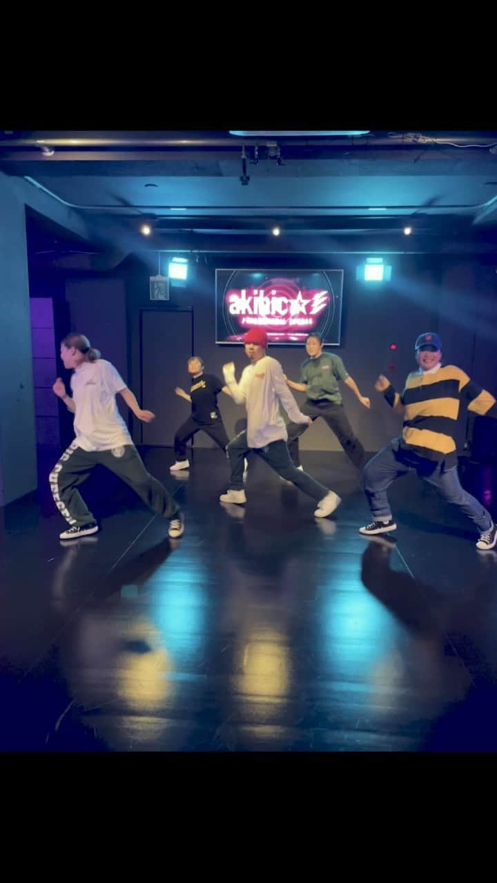 akihicのインスタグラム：「ー Basic Steps ー  #studioinherit #tokyo #shibuya #dance #lesson #basicsteps #hiphopbasic #professionalcourse #dancereels #music  #chingy #ダンス動画」